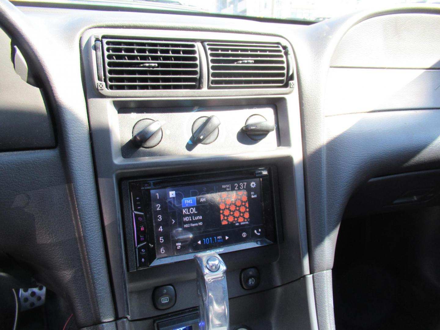 2001 Silver /Black Ford Mustang Bullitt GT (1FAFP42X31F) with an 4.6L V8 SOHC 16V engine, Automatic transmission, located at 1511 North Shepherd Dr., Houston, TX, 77008, (281) 657-1221, 29.798361, -95.412560 - 2001 FORD MUSTANG GT VIN: 1FAFP42X31F216064 1 F A F P 4 2 X 3 1 F 2 1 6 0 6 4 COUPE 4.6L V8 F SOHC 16V GASOLINE REAR WHEEL DRIVE - Photo#2