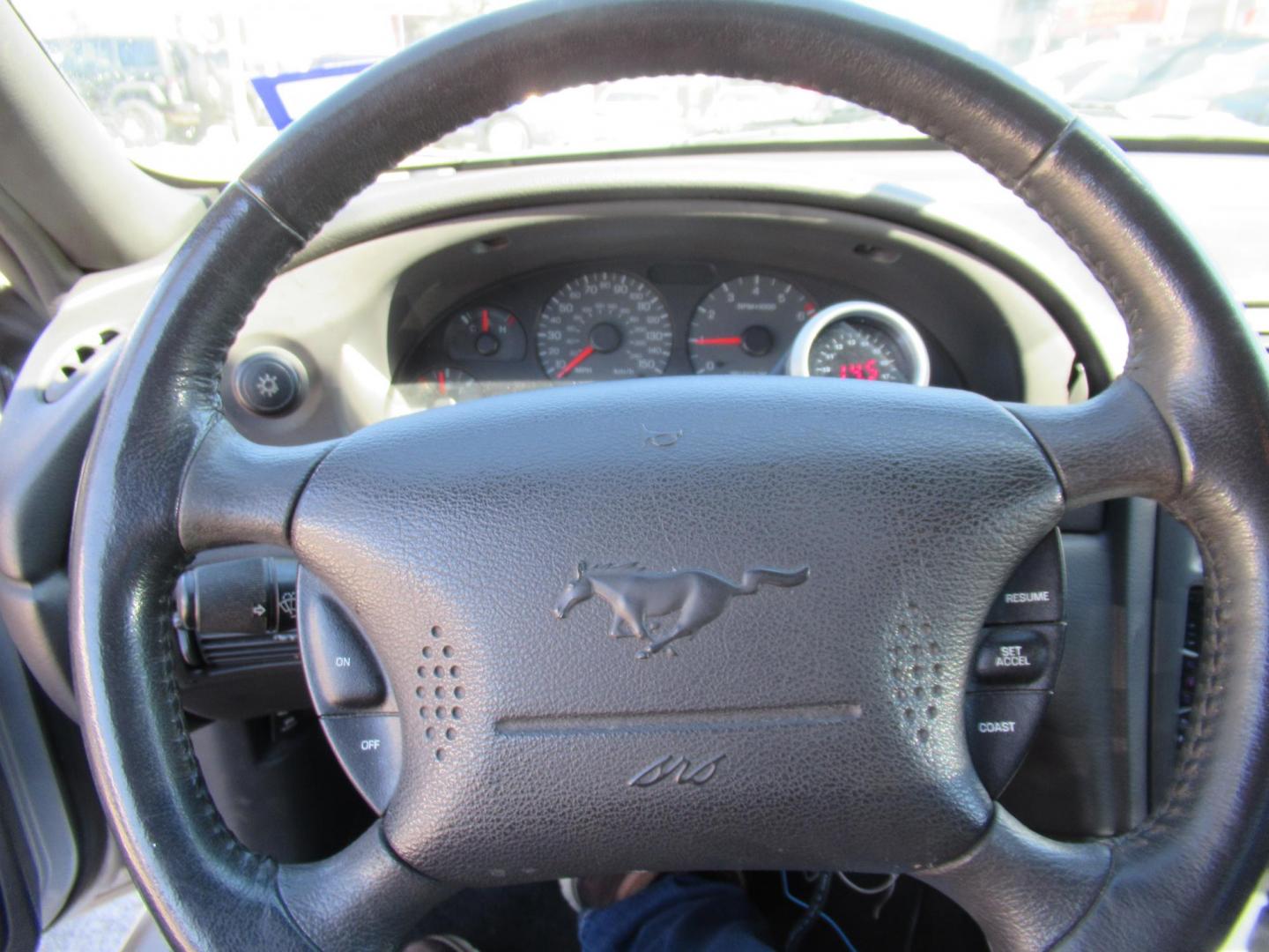 2001 Silver /Black Ford Mustang Bullitt GT (1FAFP42X31F) with an 4.6L V8 SOHC 16V engine, Automatic transmission, located at 1511 North Shepherd Dr., Houston, TX, 77008, (281) 657-1221, 29.798361, -95.412560 - 2001 FORD MUSTANG GT VIN: 1FAFP42X31F216064 1 F A F P 4 2 X 3 1 F 2 1 6 0 6 4 COUPE 4.6L V8 F SOHC 16V GASOLINE REAR WHEEL DRIVE - Photo#4