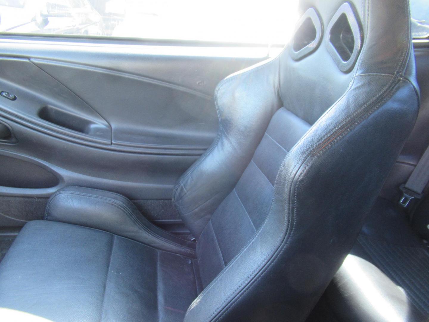 2001 Silver /Black Ford Mustang Bullitt GT (1FAFP42X31F) with an 4.6L V8 SOHC 16V engine, Automatic transmission, located at 1511 North Shepherd Dr., Houston, TX, 77008, (281) 657-1221, 29.798361, -95.412560 - 2001 FORD MUSTANG GT VIN: 1FAFP42X31F216064 1 F A F P 4 2 X 3 1 F 2 1 6 0 6 4 COUPE 4.6L V8 F SOHC 16V GASOLINE REAR WHEEL DRIVE - Photo#5