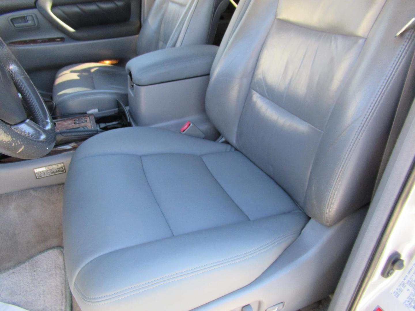 2001 Toyota Land Cruiser 4WD (JTEHT05J112) with an 4.7L V8 SOHC 16V engine, 4-Speed Automatic Overdrive transmission, located at 1511 North Shepherd Dr., Houston, TX, 77008, (281) 657-1221, 29.798361, -95.412560 - 2001 TOYOTA LAND CRUISER VIN: JTEHT05J112007701 J T E H T 0 5 J 1 1 2 0 0 7 7 0 1 4 DOOR WAGON/SPORT UTILITY 4.7L V8 F DOHC 32V GASOLINE ONE OWNER STRONG ENGINE CLEAN INTERIOR RUNS GREAT TRANSMISSION SHIFTS SMOOTH DONT MISS OUT ON THIS NICE LAND CRUISER ALL WHEEL DRIVE CASH OR CASHIERS - Photo#1