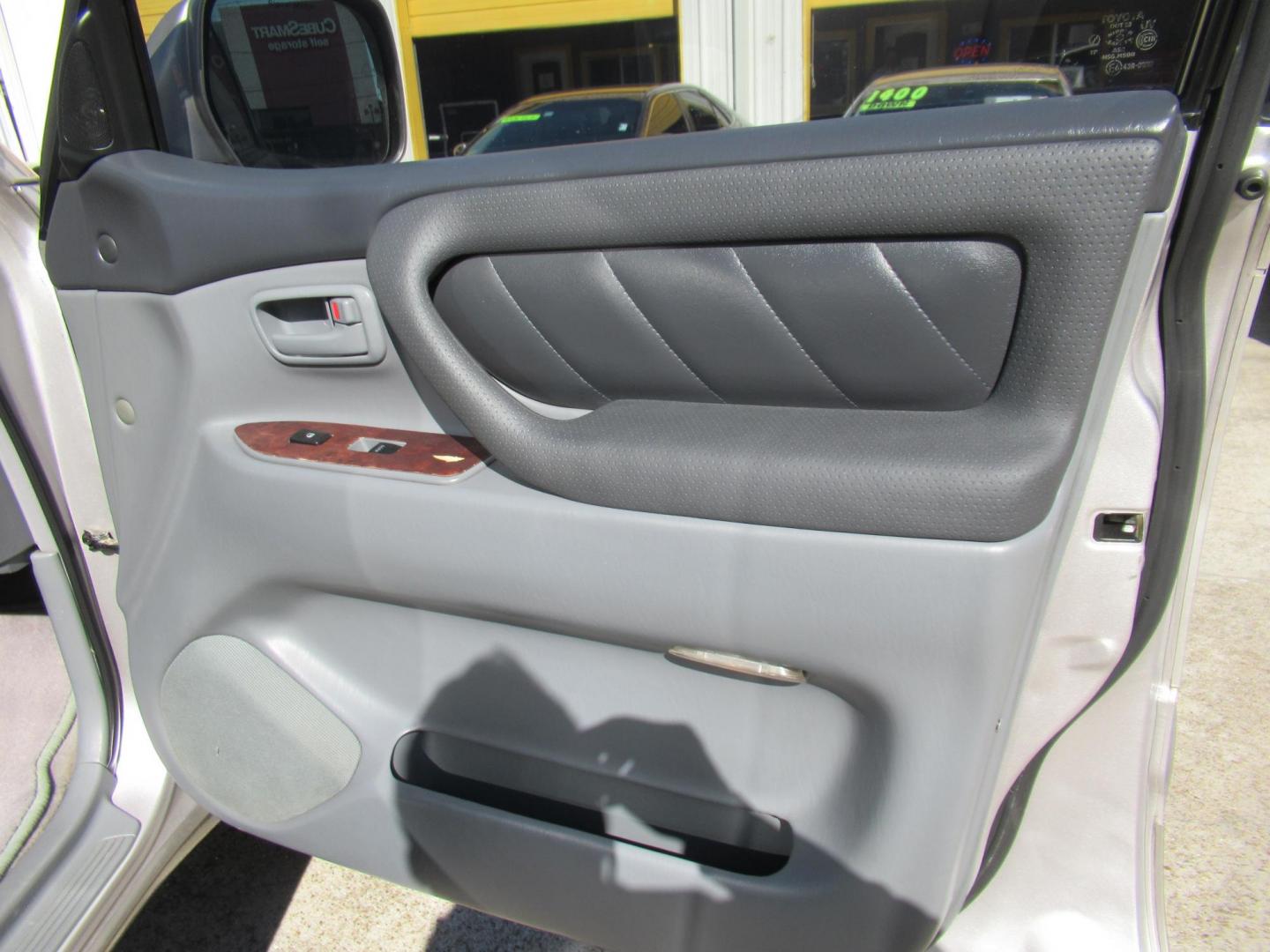 2001 Toyota Land Cruiser 4WD (JTEHT05J112) with an 4.7L V8 SOHC 16V engine, 4-Speed Automatic Overdrive transmission, located at 1511 North Shepherd Dr., Houston, TX, 77008, (281) 657-1221, 29.798361, -95.412560 - 2001 TOYOTA LAND CRUISER VIN: JTEHT05J112007701 J T E H T 0 5 J 1 1 2 0 0 7 7 0 1 4 DOOR WAGON/SPORT UTILITY 4.7L V8 F DOHC 32V GASOLINE ONE OWNER STRONG ENGINE CLEAN INTERIOR RUNS GREAT TRANSMISSION SHIFTS SMOOTH DONT MISS OUT ON THIS NICE LAND CRUISER ALL WHEEL DRIVE CASH OR CASHIERS - Photo#19