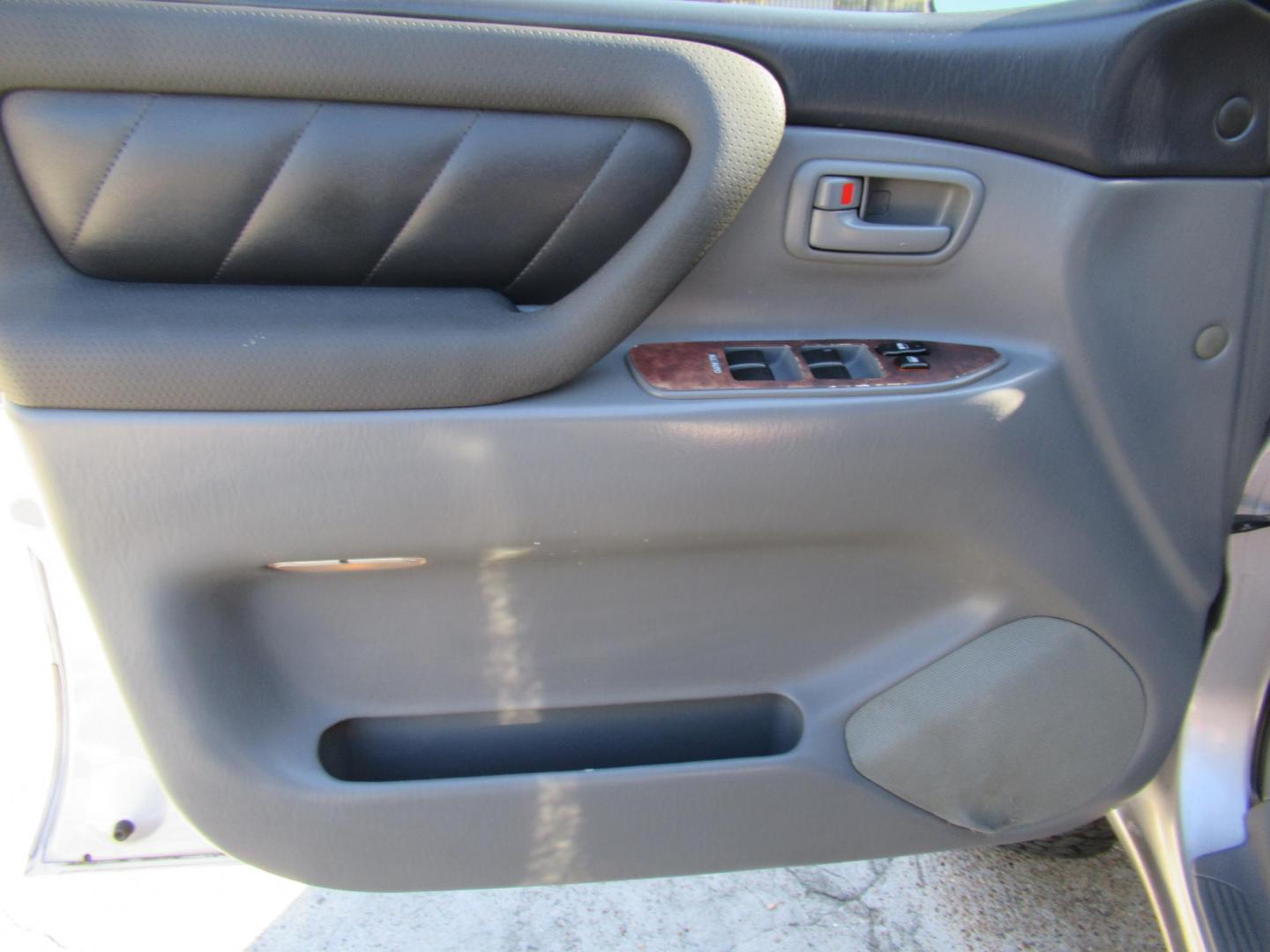 2001 Toyota Land Cruiser 4WD (JTEHT05J112) with an 4.7L V8 SOHC 16V engine, 4-Speed Automatic Overdrive transmission, located at 1511 North Shepherd Dr., Houston, TX, 77008, (281) 657-1221, 29.798361, -95.412560 - 2001 TOYOTA LAND CRUISER VIN: JTEHT05J112007701 J T E H T 0 5 J 1 1 2 0 0 7 7 0 1 4 DOOR WAGON/SPORT UTILITY 4.7L V8 F DOHC 32V GASOLINE ONE OWNER STRONG ENGINE CLEAN INTERIOR RUNS GREAT TRANSMISSION SHIFTS SMOOTH DONT MISS OUT ON THIS NICE LAND CRUISER ALL WHEEL DRIVE CASH OR CASHIERS - Photo#20