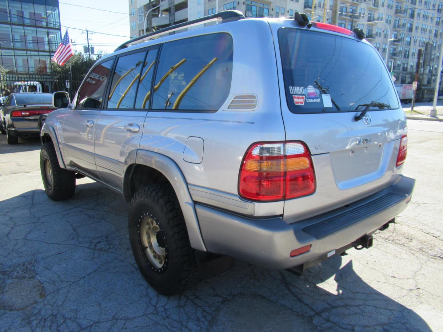 2001 Toyota Land Cruiser 4WD (JTEHT05J112) with an 4.7L V8 SOHC 16V engine, 4-Speed Automatic Overdrive transmission, located at 1511 North Shepherd Dr., Houston, TX, 77008, (281) 657-1221, 29.798361, -95.412560 - 2001 TOYOTA LAND CRUISER VIN: JTEHT05J112007701 J T E H T 0 5 J 1 1 2 0 0 7 7 0 1 4 DOOR WAGON/SPORT UTILITY 4.7L V8 F DOHC 32V GASOLINE ONE OWNER STRONG ENGINE CLEAN INTERIOR RUNS GREAT TRANSMISSION SHIFTS SMOOTH DONT MISS OUT ON THIS NICE LAND CRUISER ALL WHEEL DRIVE CASH OR CASHIERS - Photo#28
