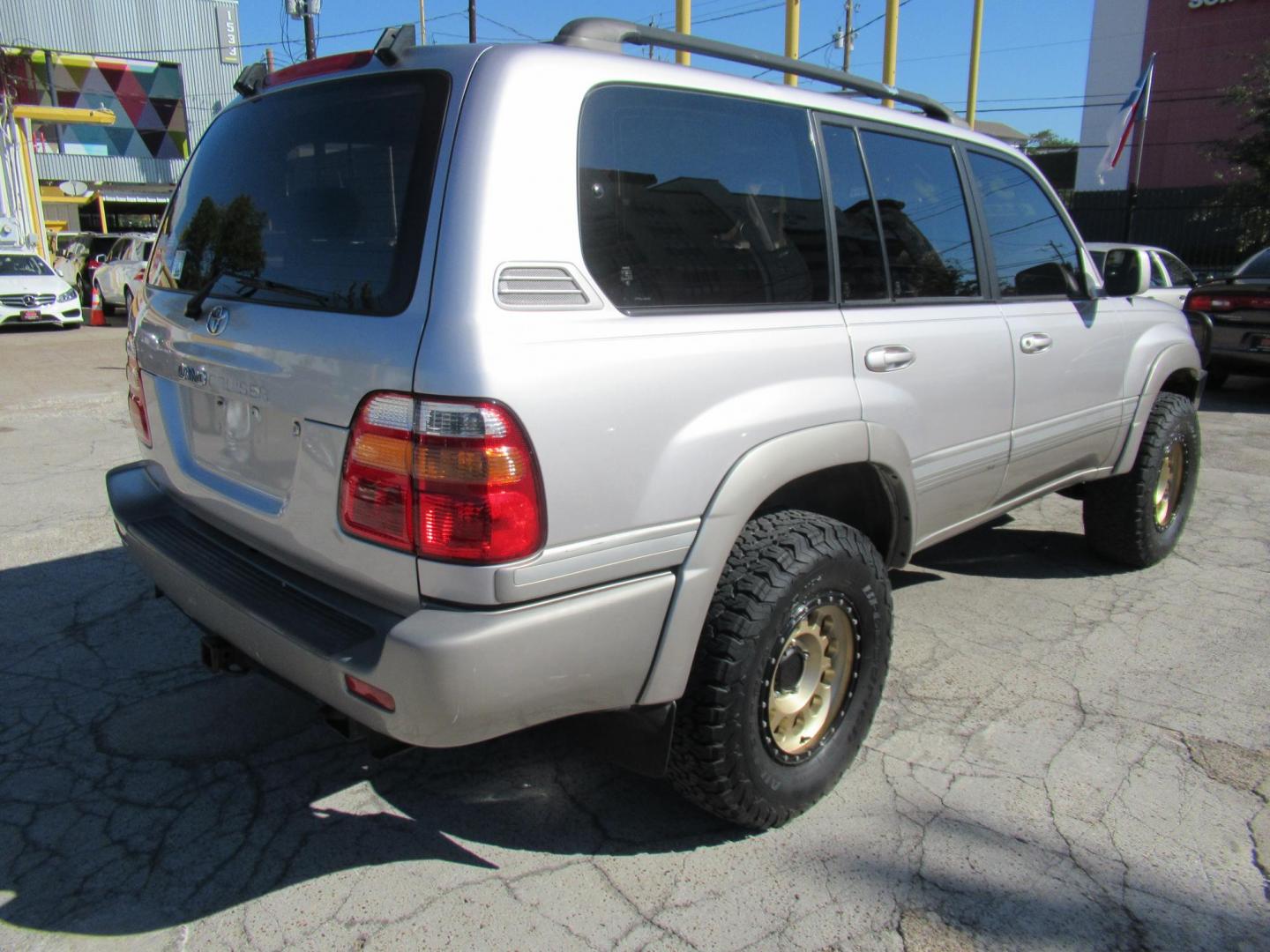 2001 Toyota Land Cruiser 4WD (JTEHT05J112) with an 4.7L V8 SOHC 16V engine, 4-Speed Automatic Overdrive transmission, located at 1511 North Shepherd Dr., Houston, TX, 77008, (281) 657-1221, 29.798361, -95.412560 - 2001 TOYOTA LAND CRUISER VIN: JTEHT05J112007701 J T E H T 0 5 J 1 1 2 0 0 7 7 0 1 4 DOOR WAGON/SPORT UTILITY 4.7L V8 F DOHC 32V GASOLINE ONE OWNER STRONG ENGINE CLEAN INTERIOR RUNS GREAT TRANSMISSION SHIFTS SMOOTH DONT MISS OUT ON THIS NICE LAND CRUISER ALL WHEEL DRIVE CASH OR CASHIERS - Photo#30