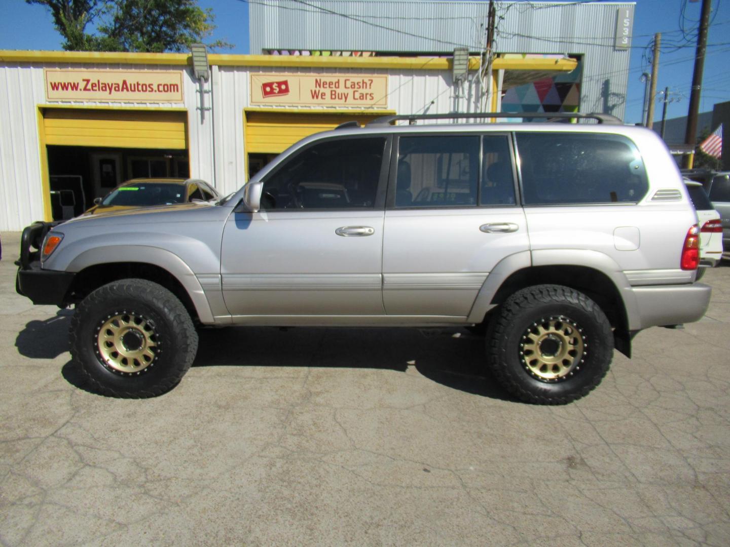 2001 Toyota Land Cruiser 4WD (JTEHT05J112) with an 4.7L V8 SOHC 16V engine, 4-Speed Automatic Overdrive transmission, located at 1511 North Shepherd Dr., Houston, TX, 77008, (281) 657-1221, 29.798361, -95.412560 - 2001 TOYOTA LAND CRUISER VIN: JTEHT05J112007701 J T E H T 0 5 J 1 1 2 0 0 7 7 0 1 4 DOOR WAGON/SPORT UTILITY 4.7L V8 F DOHC 32V GASOLINE ONE OWNER STRONG ENGINE CLEAN INTERIOR RUNS GREAT TRANSMISSION SHIFTS SMOOTH DONT MISS OUT ON THIS NICE LAND CRUISER ALL WHEEL DRIVE CASH OR CASHIERS - Photo#36