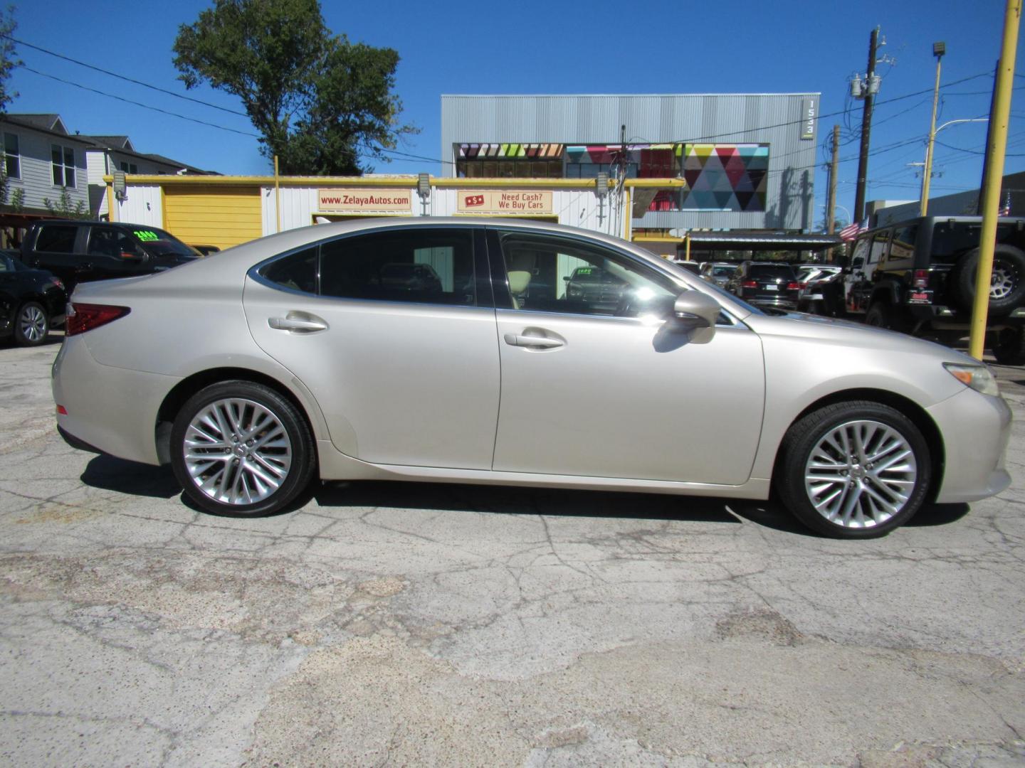 2013 Lexus ES 350's photo