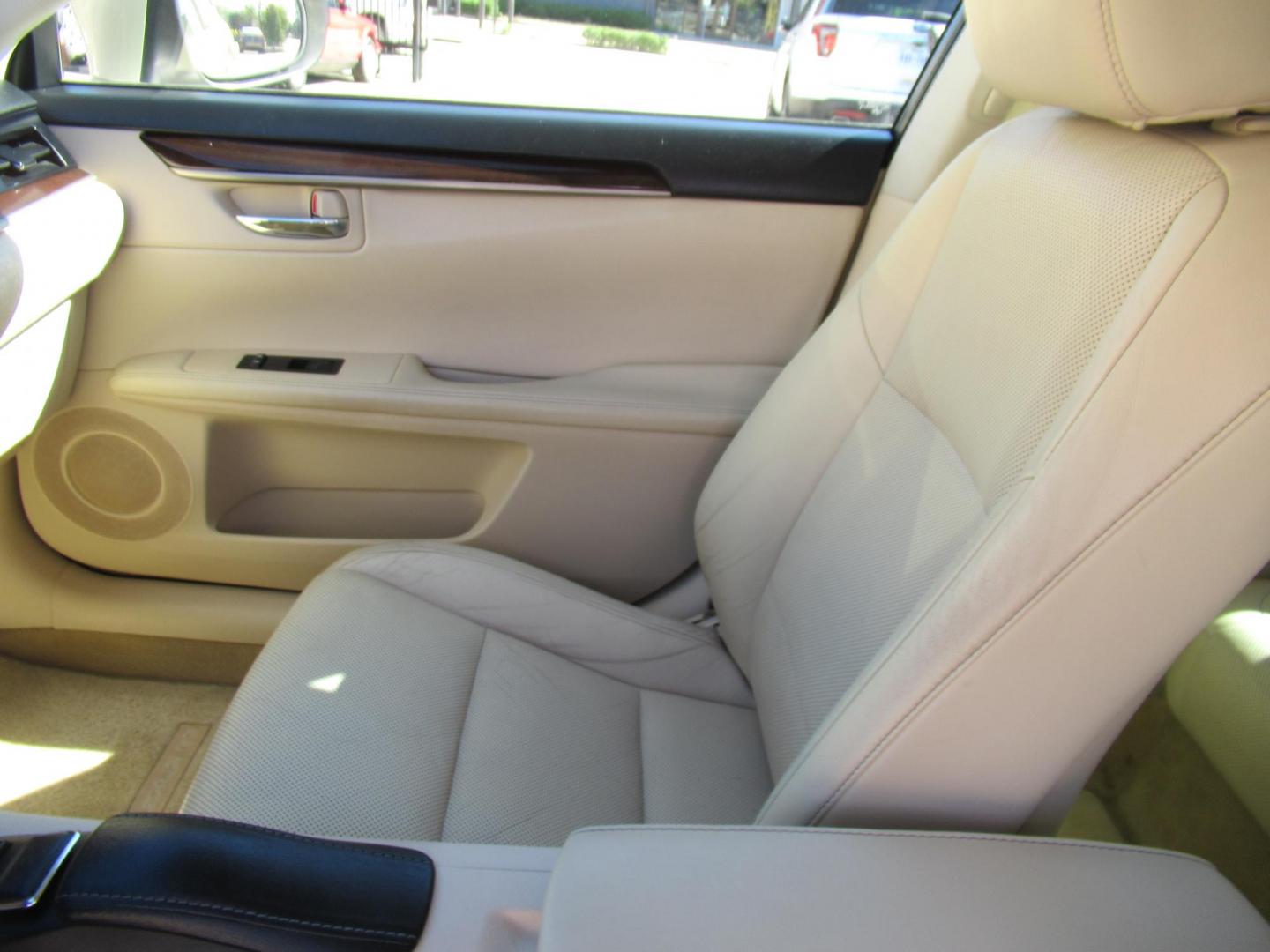 2013 Gold /Tan Lexus ES 350 Sedan (JTHBK1GG5D2) with an 3.5L V6 DOHC 24V engine, Automatic transmission, located at 1511 North Shepherd Dr., Houston, TX, 77008, (281) 657-1221, 29.798361, -95.412560 - 2013 LEXUS ES 350 VIN: JTHBK1GG5D2024542 J T H B K 1 G G 5 D 2 0 2 4 5 4 2 SEDAN 4 DR 3.5L V6 F DOHC 24V GASOLINE FRONT WHEEL DRIVE - Photo#3