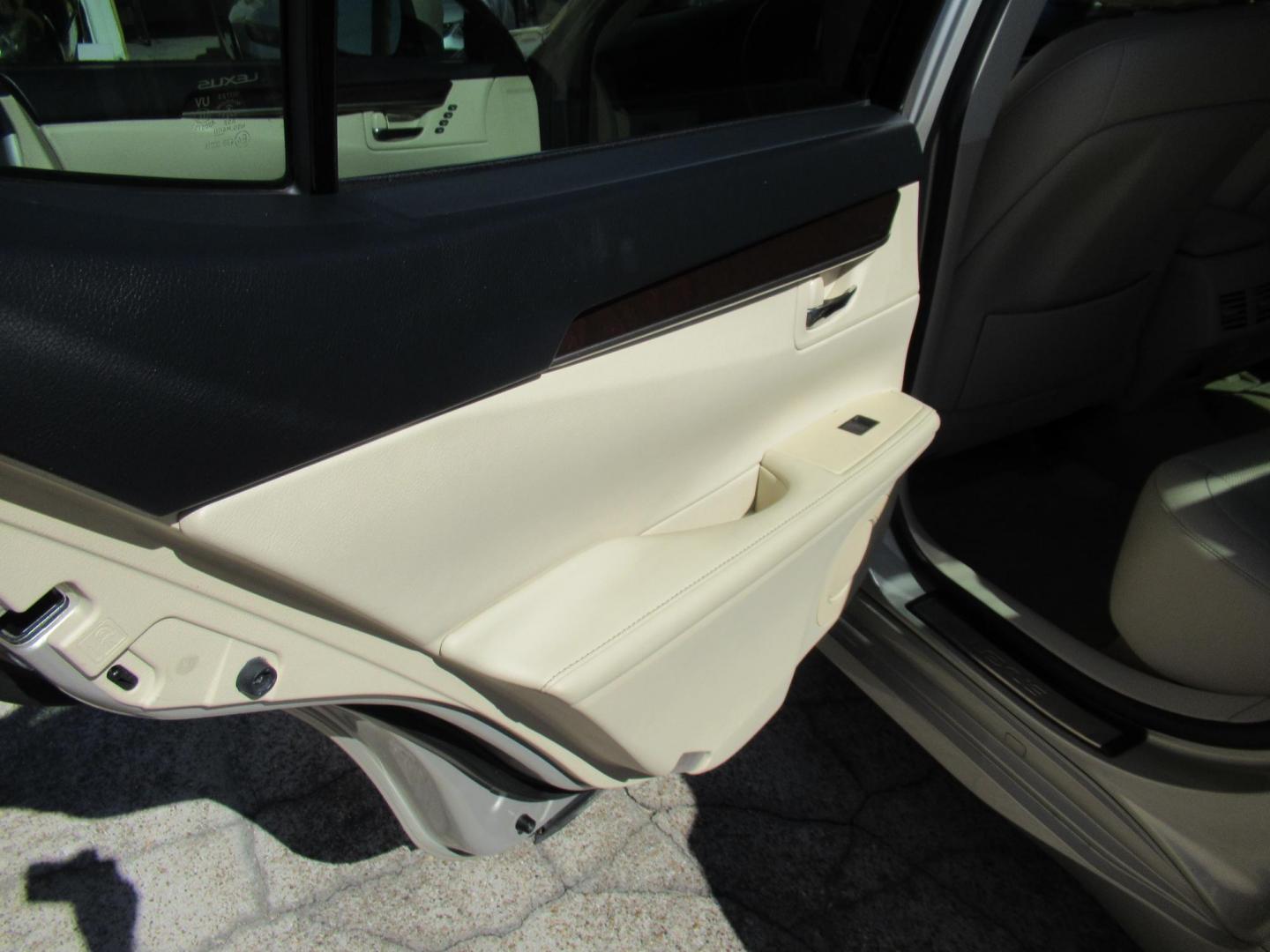 2013 Gold /Tan Lexus ES 350 Sedan (JTHBK1GG5D2) with an 3.5L V6 DOHC 24V engine, Automatic transmission, located at 1511 North Shepherd Dr., Houston, TX, 77008, (281) 657-1221, 29.798361, -95.412560 - 2013 LEXUS ES 350 VIN: JTHBK1GG5D2024542 J T H B K 1 G G 5 D 2 0 2 4 5 4 2 SEDAN 4 DR 3.5L V6 F DOHC 24V GASOLINE FRONT WHEEL DRIVE - Photo#9