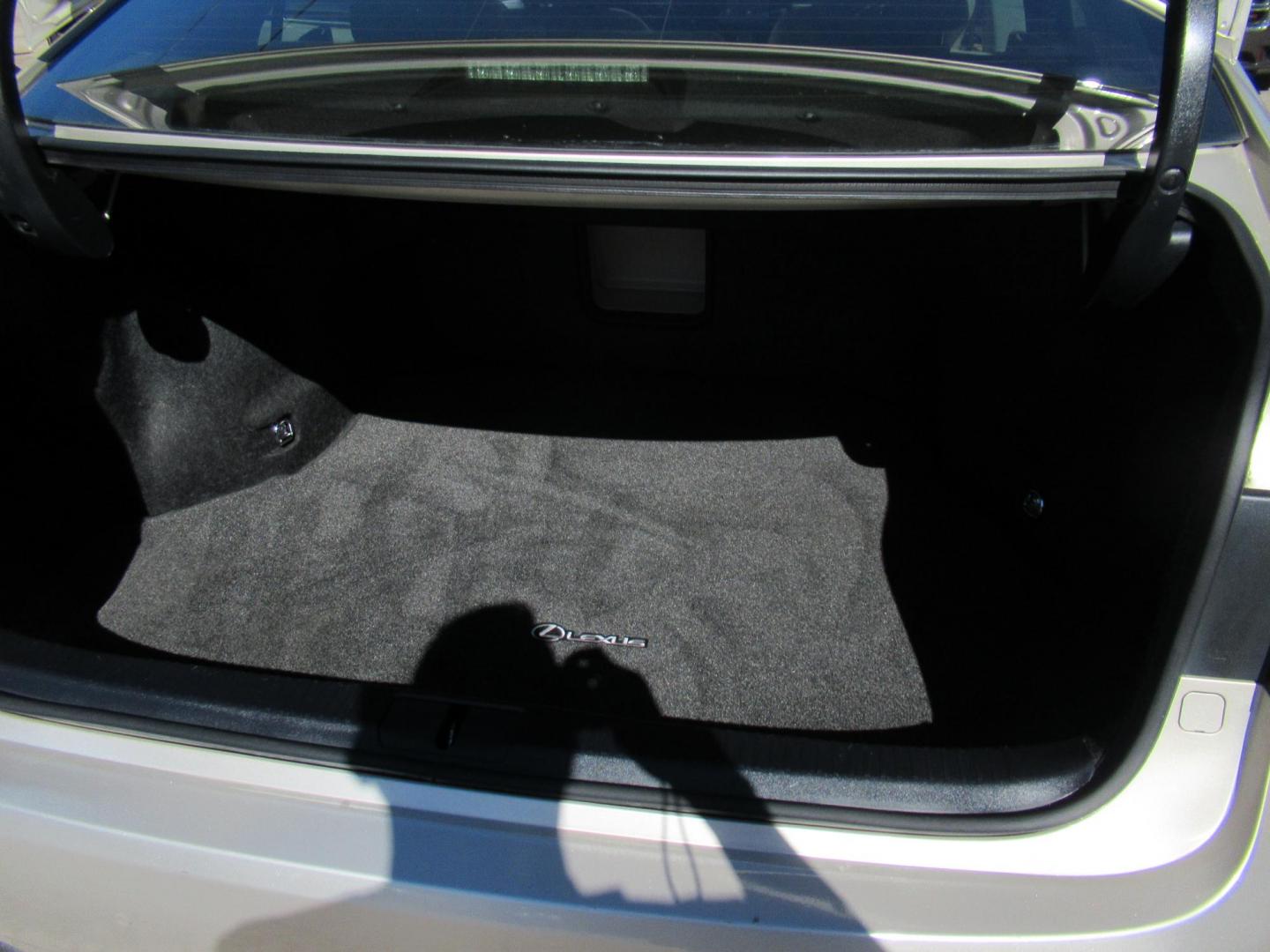 2013 Gold /Tan Lexus ES 350 Sedan (JTHBK1GG5D2) with an 3.5L V6 DOHC 24V engine, Automatic transmission, located at 1511 North Shepherd Dr., Houston, TX, 77008, (281) 657-1221, 29.798361, -95.412560 - 2013 LEXUS ES 350 VIN: JTHBK1GG5D2024542 J T H B K 1 G G 5 D 2 0 2 4 5 4 2 SEDAN 4 DR 3.5L V6 F DOHC 24V GASOLINE FRONT WHEEL DRIVE - Photo#10