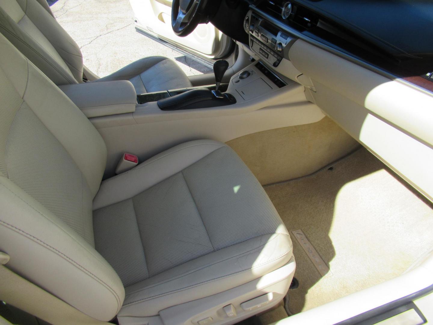 2013 Gold /Tan Lexus ES 350 Sedan (JTHBK1GG5D2) with an 3.5L V6 DOHC 24V engine, Automatic transmission, located at 1511 North Shepherd Dr., Houston, TX, 77008, (281) 657-1221, 29.798361, -95.412560 - 2013 LEXUS ES 350 VIN: JTHBK1GG5D2024542 J T H B K 1 G G 5 D 2 0 2 4 5 4 2 SEDAN 4 DR 3.5L V6 F DOHC 24V GASOLINE FRONT WHEEL DRIVE - Photo#14