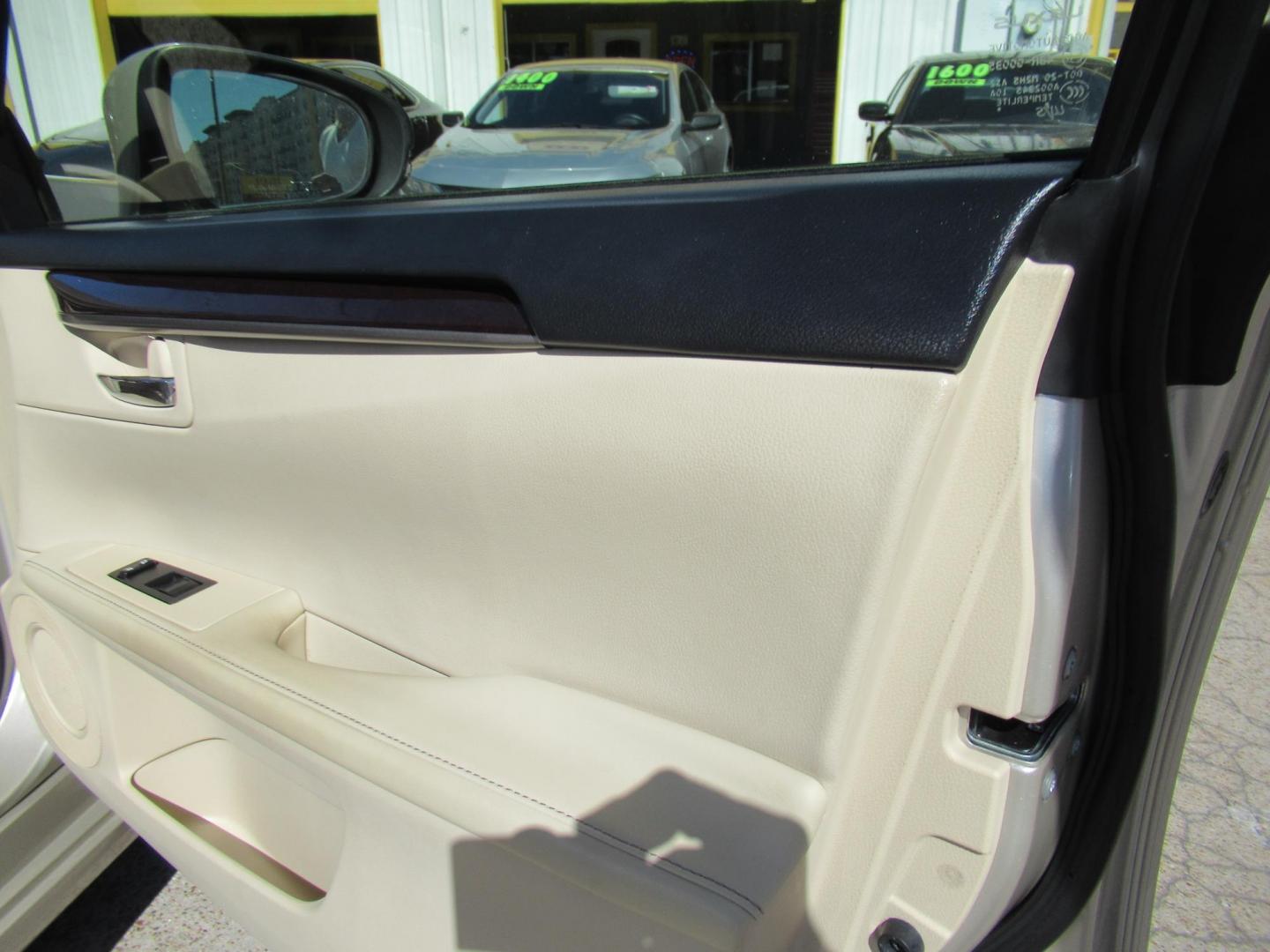 2013 Gold /Tan Lexus ES 350 Sedan (JTHBK1GG5D2) with an 3.5L V6 DOHC 24V engine, Automatic transmission, located at 1511 North Shepherd Dr., Houston, TX, 77008, (281) 657-1221, 29.798361, -95.412560 - 2013 LEXUS ES 350 VIN: JTHBK1GG5D2024542 J T H B K 1 G G 5 D 2 0 2 4 5 4 2 SEDAN 4 DR 3.5L V6 F DOHC 24V GASOLINE FRONT WHEEL DRIVE - Photo#17