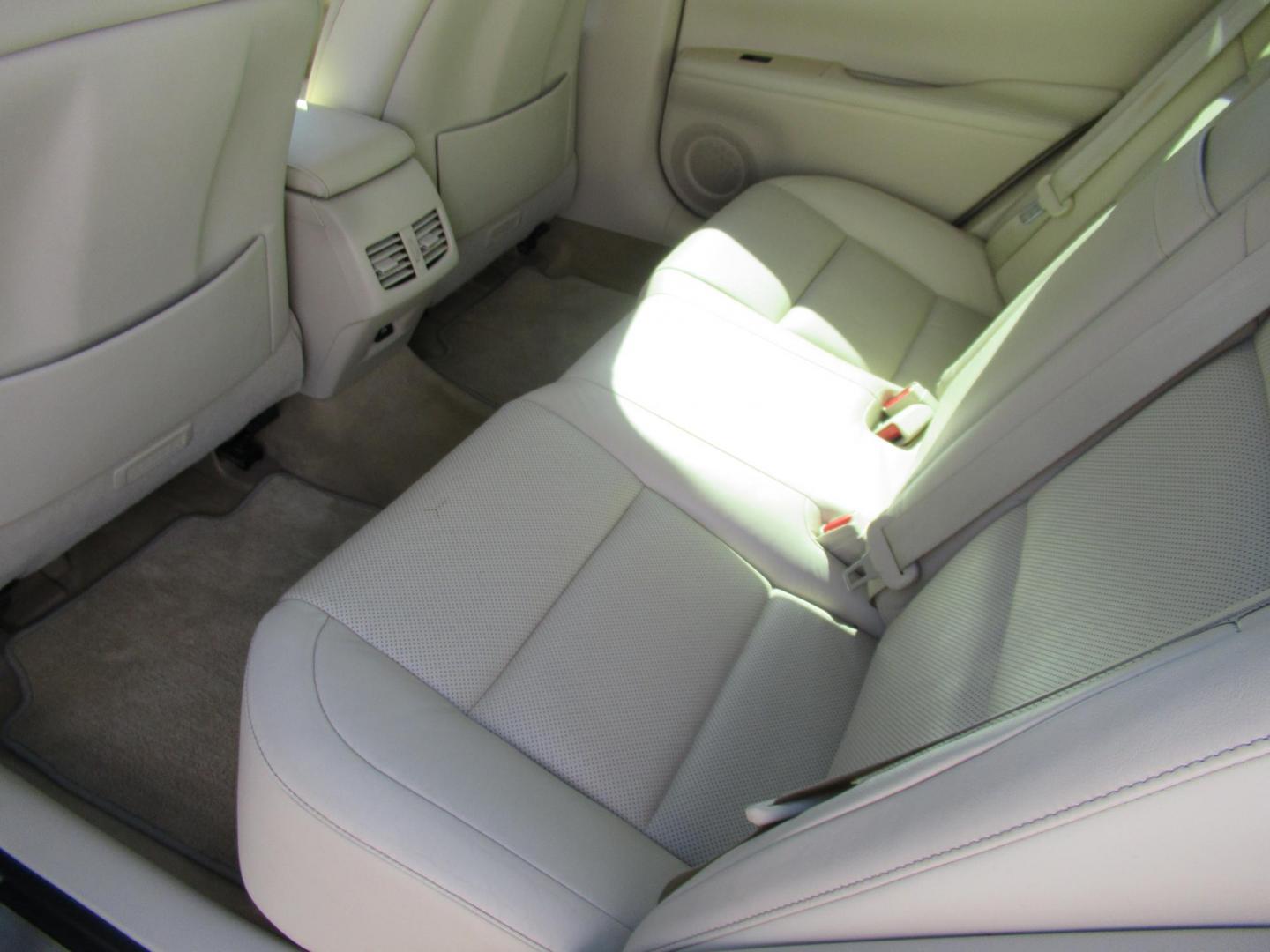 2013 Gold /Tan Lexus ES 350 Sedan (JTHBK1GG5D2) with an 3.5L V6 DOHC 24V engine, Automatic transmission, located at 1511 North Shepherd Dr., Houston, TX, 77008, (281) 657-1221, 29.798361, -95.412560 - 2013 LEXUS ES 350 VIN: JTHBK1GG5D2024542 J T H B K 1 G G 5 D 2 0 2 4 5 4 2 SEDAN 4 DR 3.5L V6 F DOHC 24V GASOLINE FRONT WHEEL DRIVE - Photo#18