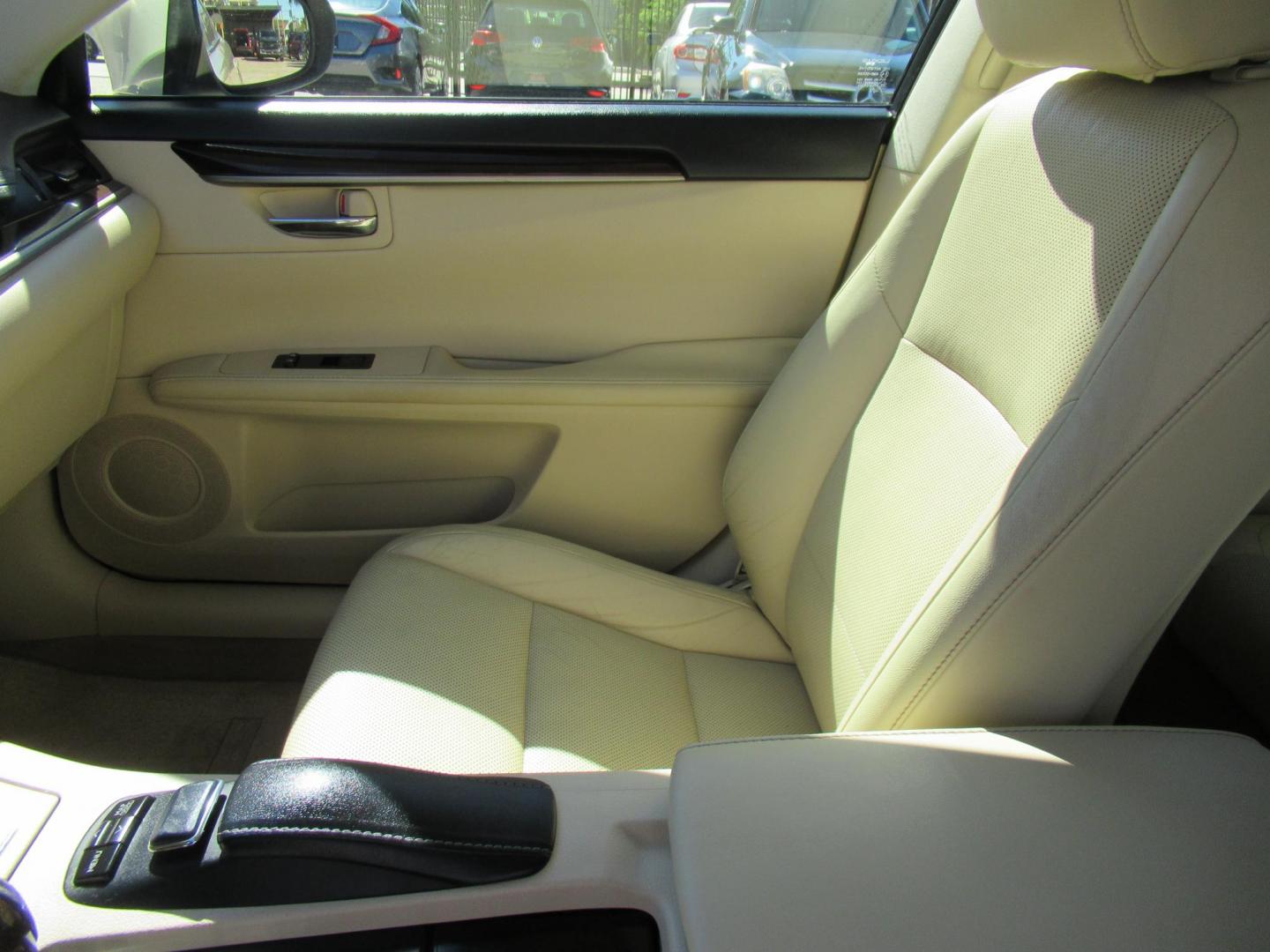 2013 Gold /Tan Lexus ES 350 Sedan (JTHBK1GG5D2) with an 3.5L V6 DOHC 24V engine, Automatic transmission, located at 1511 North Shepherd Dr., Houston, TX, 77008, (281) 657-1221, 29.798361, -95.412560 - 2013 LEXUS ES 350 VIN: JTHBK1GG5D2024542 J T H B K 1 G G 5 D 2 0 2 4 5 4 2 SEDAN 4 DR 3.5L V6 F DOHC 24V GASOLINE FRONT WHEEL DRIVE - Photo#20