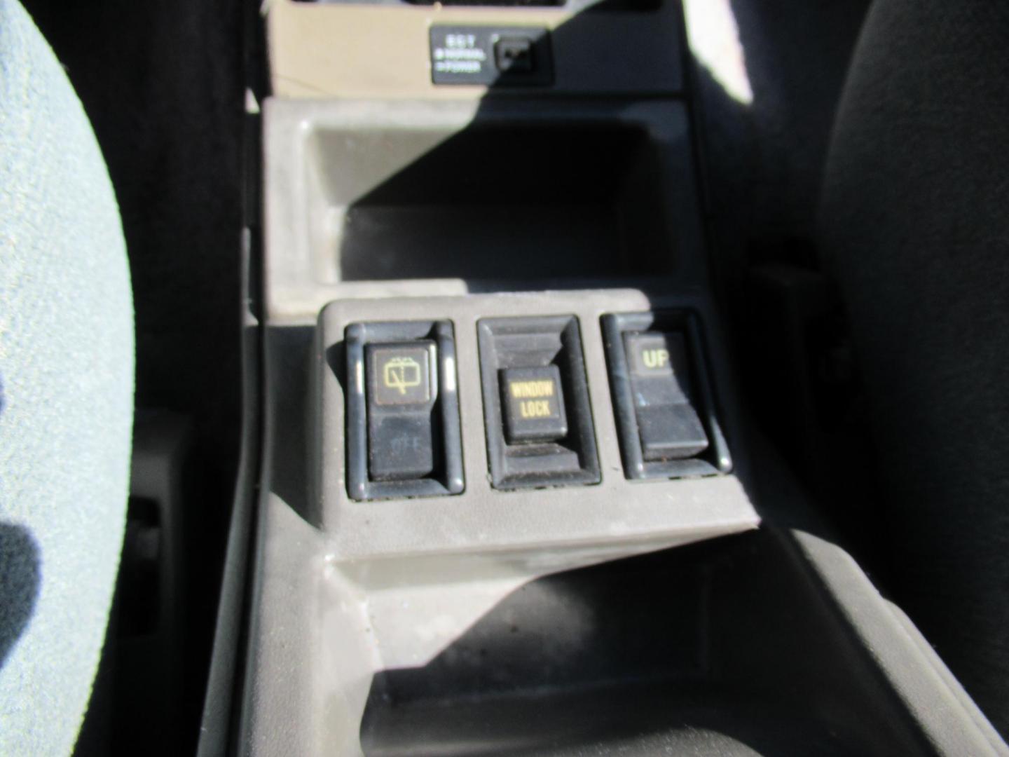 1987 Red /GRAY Toyota 4Runner SR5 4WD (JT3RN67W9H0) with an 2.4L L4 SOHC 8V engine, Automatic transmission, located at 1511 North Shepherd Dr., Houston, TX, 77008, (281) 657-1221, 29.798361, -95.412560 - 1987 TOYOTA 4RUNNER SR5 TURBO VIN: JT3RN67W9H0179337 J T 3 R N 6 7 W 9 H 0 1 7 9 3 3 7 UTILITY (BLAZER, JIMMY, SCOUT, ETC.) 2.4L I4 F GASOLINE WOW WHAT A GEM! ONE OWNER CLASSIC FRESH PAINT AUTOMATIC TURBO! ORIGINAL MILES FACTORY CHROME BUMPERS INTACT ALTIMETER ORIGINAL RADIO ELECTRONIC D - Photo#8