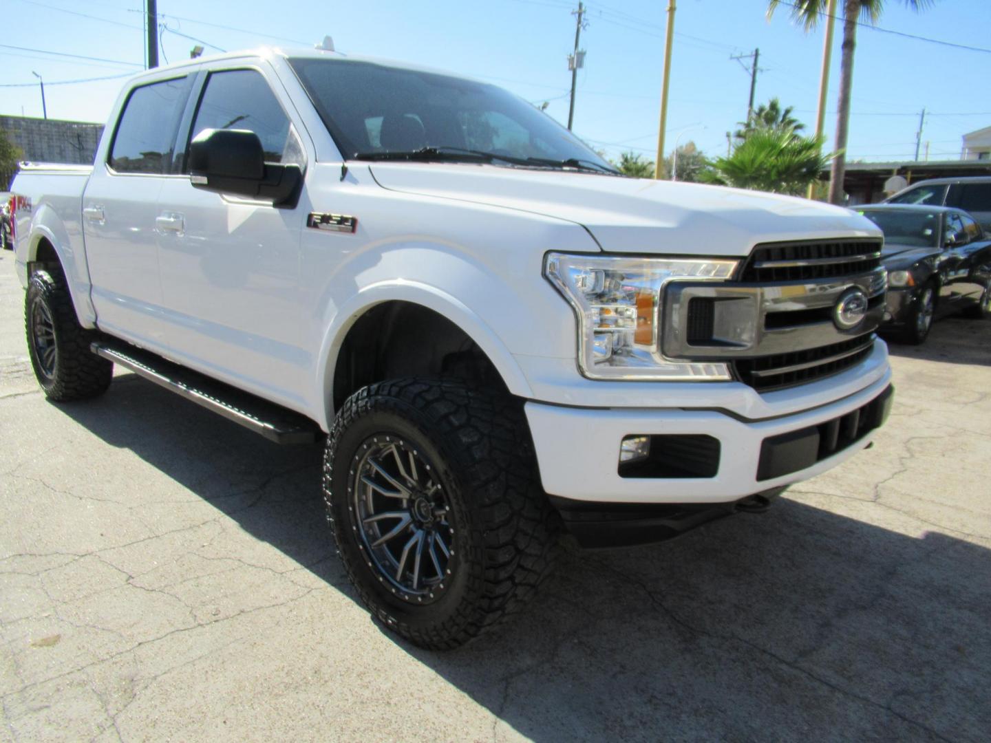 2018 Ford F-150 XLT SuperCrew 5.5-ft. 4WD (1FTEW1E55JF) with an 5.0L V8 OHV 32V engine, 6A transmission, located at 1511 North Shepherd Dr., Houston, TX, 77008, (281) 657-1221, 29.798361, -95.412560 - 2018 FORD F-150 XLT VIN: 1FTEW1E55JFA23240 1 F T E W 1 E 5 5 J F A 2 3 2 4 0 CREW PICKUP 5.0L V8 F DOHC 32V GASOLINE REAR WHEEL DRIVE W/ 4X4 - Photo#0