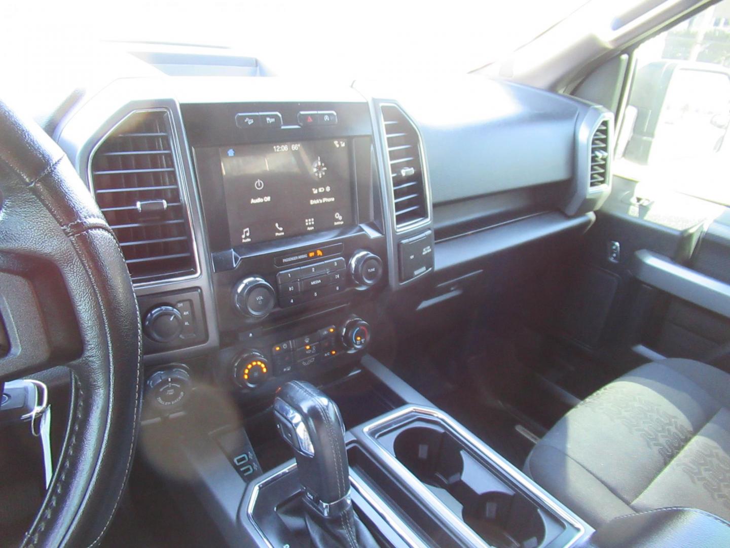 2018 Ford F-150 XLT SuperCrew 5.5-ft. 4WD (1FTEW1E55JF) with an 5.0L V8 OHV 32V engine, 6A transmission, located at 1511 North Shepherd Dr., Houston, TX, 77008, (281) 657-1221, 29.798361, -95.412560 - 2018 FORD F-150 XLT VIN: 1FTEW1E55JFA23240 1 F T E W 1 E 5 5 J F A 2 3 2 4 0 CREW PICKUP 5.0L V8 F DOHC 32V GASOLINE REAR WHEEL DRIVE W/ 4X4 - Photo#2