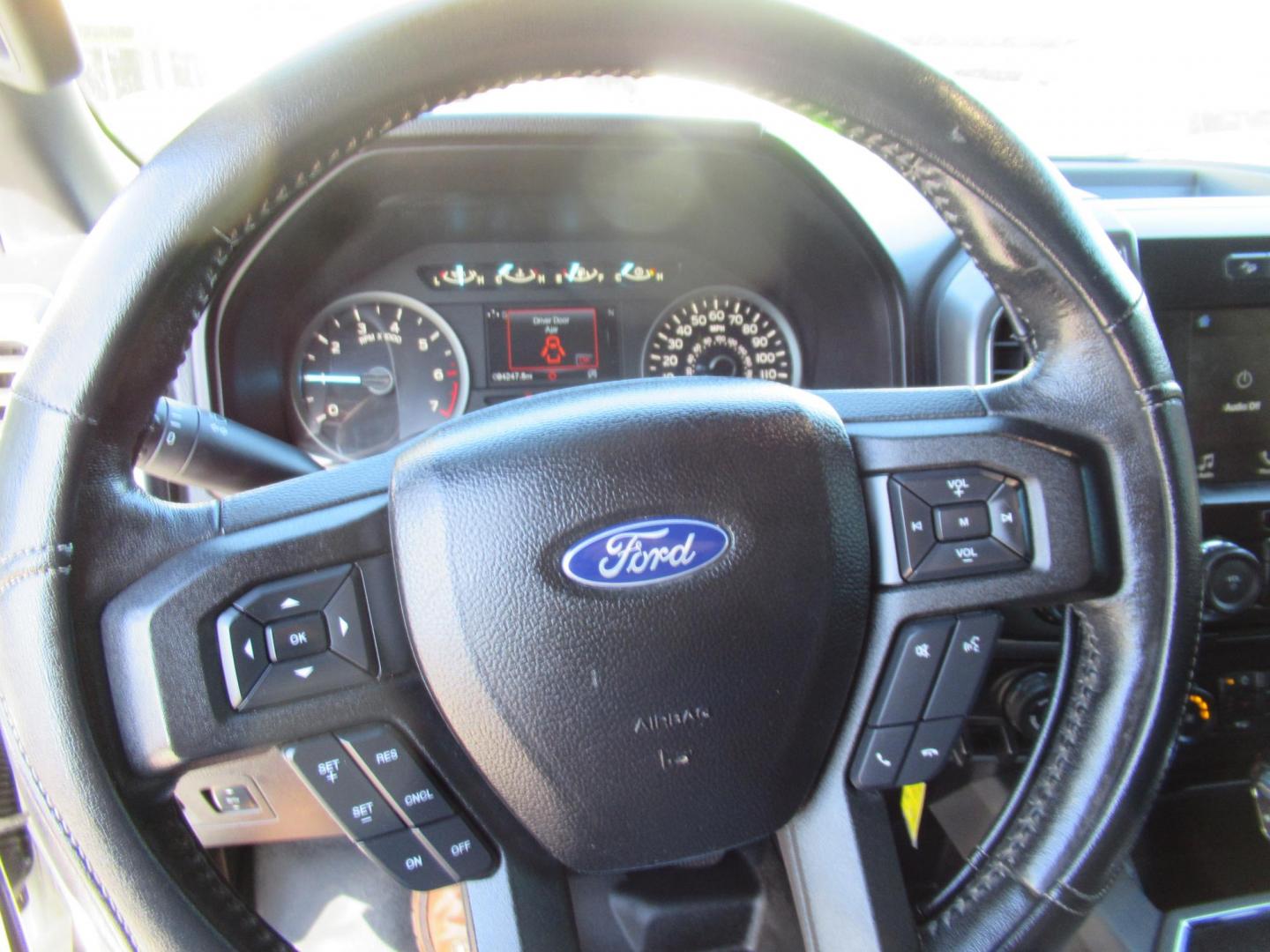 2018 Ford F-150 XLT SuperCrew 5.5-ft. 4WD (1FTEW1E55JF) with an 5.0L V8 OHV 32V engine, 6A transmission, located at 1511 North Shepherd Dr., Houston, TX, 77008, (281) 657-1221, 29.798361, -95.412560 - 2018 FORD F-150 XLT VIN: 1FTEW1E55JFA23240 1 F T E W 1 E 5 5 J F A 2 3 2 4 0 CREW PICKUP 5.0L V8 F DOHC 32V GASOLINE REAR WHEEL DRIVE W/ 4X4 - Photo#5