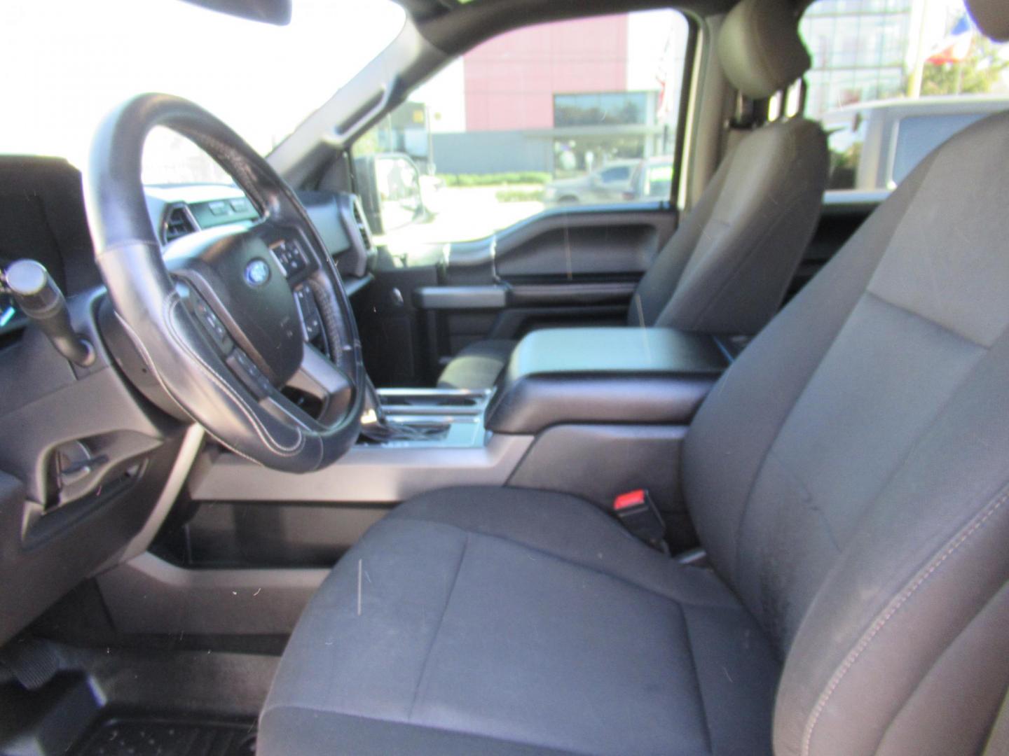 2018 Ford F-150 XLT SuperCrew 5.5-ft. 4WD (1FTEW1E55JF) with an 5.0L V8 OHV 32V engine, 6A transmission, located at 1511 North Shepherd Dr., Houston, TX, 77008, (281) 657-1221, 29.798361, -95.412560 - 2018 FORD F-150 XLT VIN: 1FTEW1E55JFA23240 1 F T E W 1 E 5 5 J F A 2 3 2 4 0 CREW PICKUP 5.0L V8 F DOHC 32V GASOLINE REAR WHEEL DRIVE W/ 4X4 - Photo#7