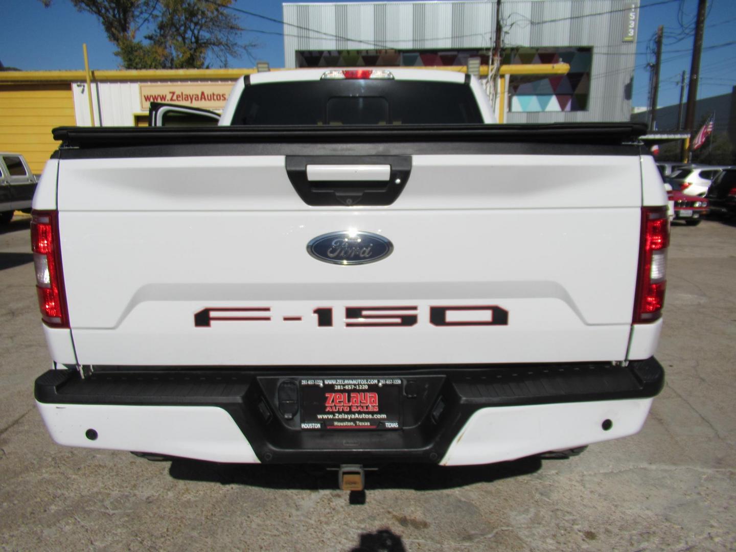 2018 Ford F-150 XLT SuperCrew 5.5-ft. 4WD (1FTEW1E55JF) with an 5.0L V8 OHV 32V engine, 6A transmission, located at 1511 North Shepherd Dr., Houston, TX, 77008, (281) 657-1221, 29.798361, -95.412560 - 2018 FORD F-150 XLT VIN: 1FTEW1E55JFA23240 1 F T E W 1 E 5 5 J F A 2 3 2 4 0 CREW PICKUP 5.0L V8 F DOHC 32V GASOLINE REAR WHEEL DRIVE W/ 4X4 - Photo#17