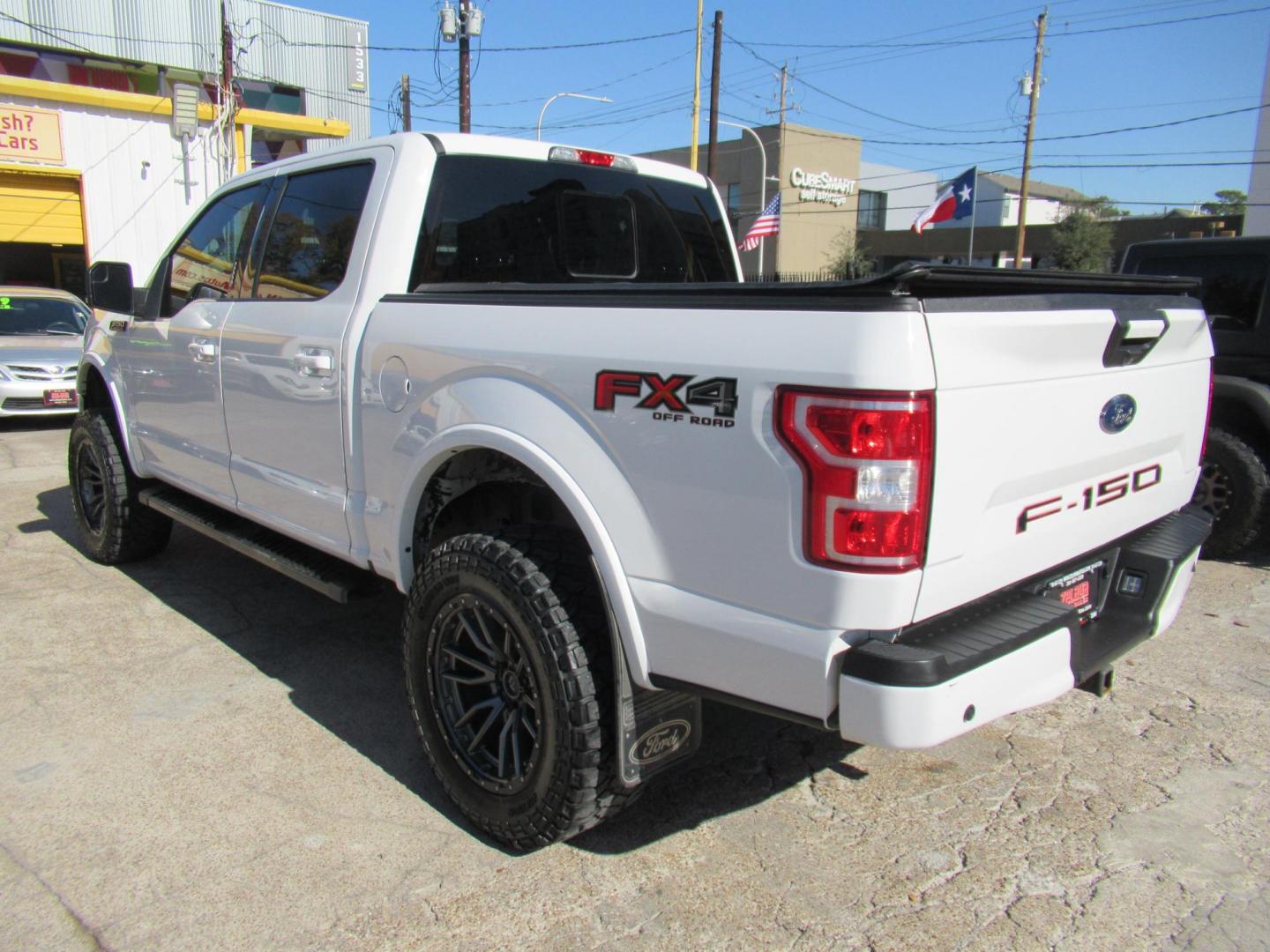 2018 Ford F-150 XLT SuperCrew 5.5-ft. 4WD (1FTEW1E55JF) with an 5.0L V8 OHV 32V engine, 6A transmission, located at 1511 North Shepherd Dr., Houston, TX, 77008, (281) 657-1221, 29.798361, -95.412560 - 2018 FORD F-150 XLT VIN: 1FTEW1E55JFA23240 1 F T E W 1 E 5 5 J F A 2 3 2 4 0 CREW PICKUP 5.0L V8 F DOHC 32V GASOLINE REAR WHEEL DRIVE W/ 4X4 - Photo#18