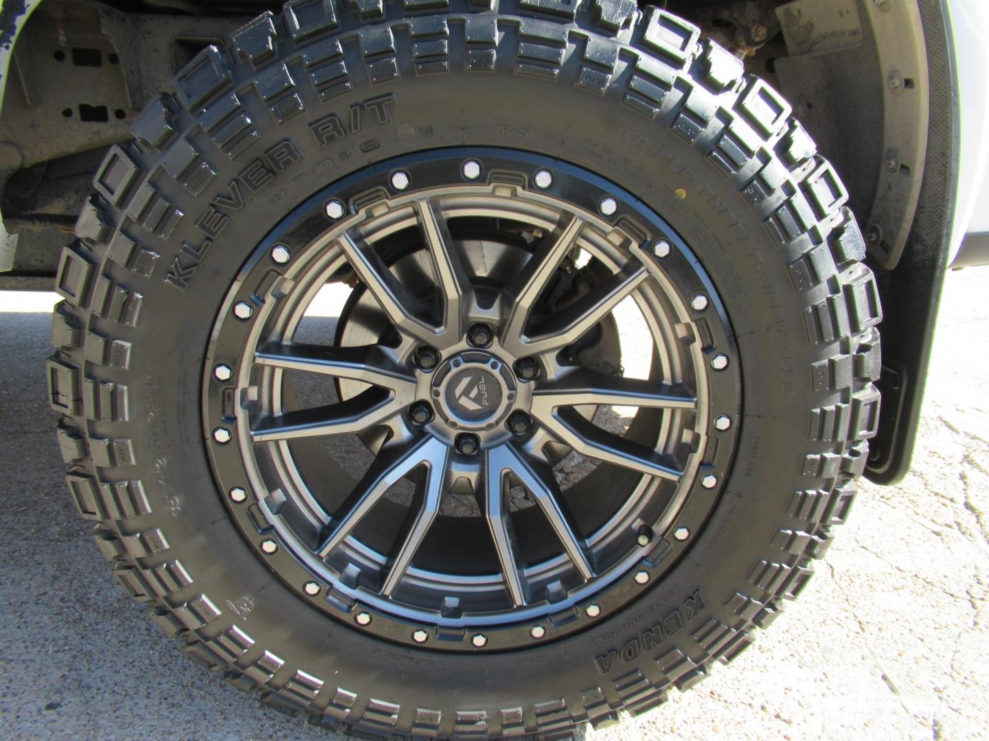 2018 Ford F-150 XLT SuperCrew 5.5-ft. 4WD (1FTEW1E55JF) with an 5.0L V8 OHV 32V engine, 6A transmission, located at 1511 North Shepherd Dr., Houston, TX, 77008, (281) 657-1221, 29.798361, -95.412560 - 2018 FORD F-150 XLT VIN: 1FTEW1E55JFA23240 1 F T E W 1 E 5 5 J F A 2 3 2 4 0 CREW PICKUP 5.0L V8 F DOHC 32V GASOLINE REAR WHEEL DRIVE W/ 4X4 - Photo#19