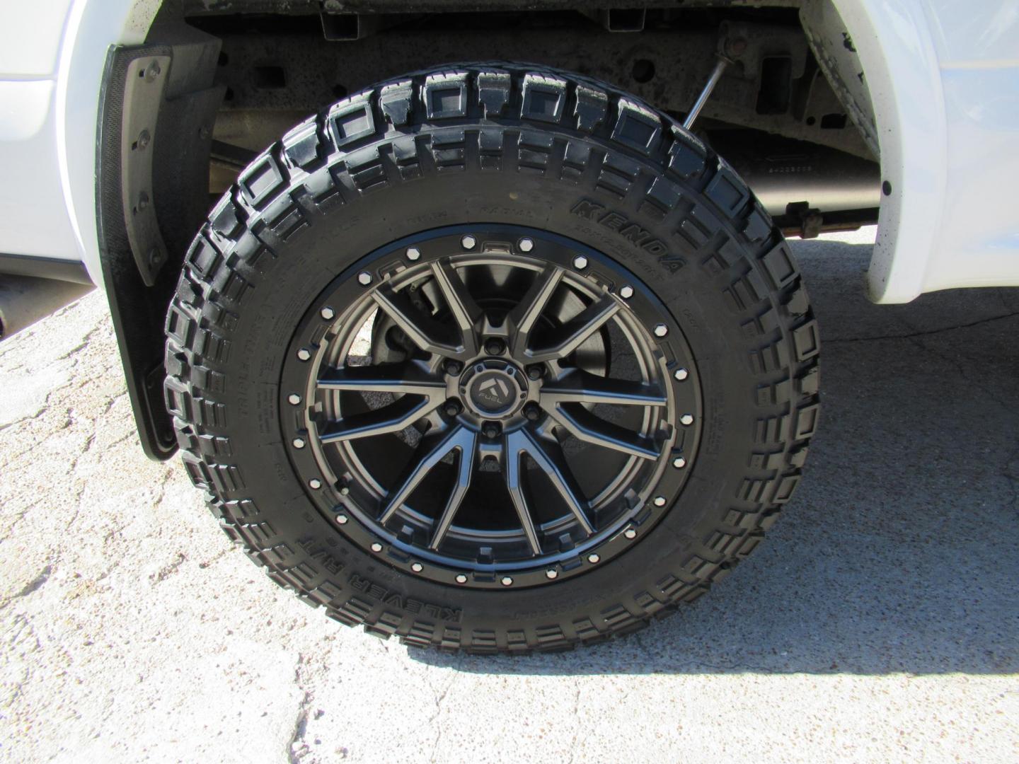 2018 Ford F-150 XLT SuperCrew 5.5-ft. 4WD (1FTEW1E55JF) with an 5.0L V8 OHV 32V engine, 6A transmission, located at 1511 North Shepherd Dr., Houston, TX, 77008, (281) 657-1221, 29.798361, -95.412560 - 2018 FORD F-150 XLT VIN: 1FTEW1E55JFA23240 1 F T E W 1 E 5 5 J F A 2 3 2 4 0 CREW PICKUP 5.0L V8 F DOHC 32V GASOLINE REAR WHEEL DRIVE W/ 4X4 - Photo#31