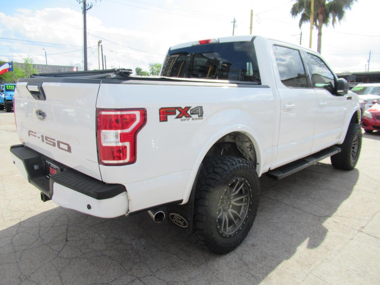 2018 Ford F-150 XLT SuperCrew 5.5-ft. 4WD (1FTEW1E55JF) with an 5.0L V8 OHV 32V engine, 6A transmission, located at 1511 North Shepherd Dr., Houston, TX, 77008, (281) 657-1221, 29.798361, -95.412560 - 2018 FORD F-150 XLT VIN: 1FTEW1E55JFA23240 1 F T E W 1 E 5 5 J F A 2 3 2 4 0 CREW PICKUP 5.0L V8 F DOHC 32V GASOLINE REAR WHEEL DRIVE W/ 4X4 - Photo#26