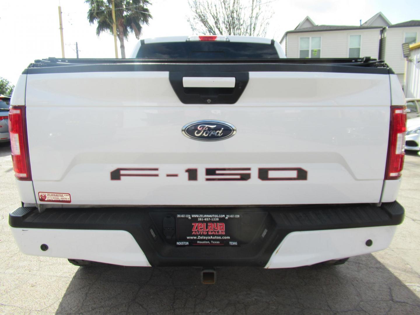 2018 Ford F-150 XLT SuperCrew 5.5-ft. 4WD (1FTEW1E55JF) with an 5.0L V8 OHV 32V engine, 6A transmission, located at 1511 North Shepherd Dr., Houston, TX, 77008, (281) 657-1221, 29.798361, -95.412560 - 2018 FORD F-150 XLT VIN: 1FTEW1E55JFA23240 1 F T E W 1 E 5 5 J F A 2 3 2 4 0 CREW PICKUP 5.0L V8 F DOHC 32V GASOLINE REAR WHEEL DRIVE W/ 4X4 - Photo#27