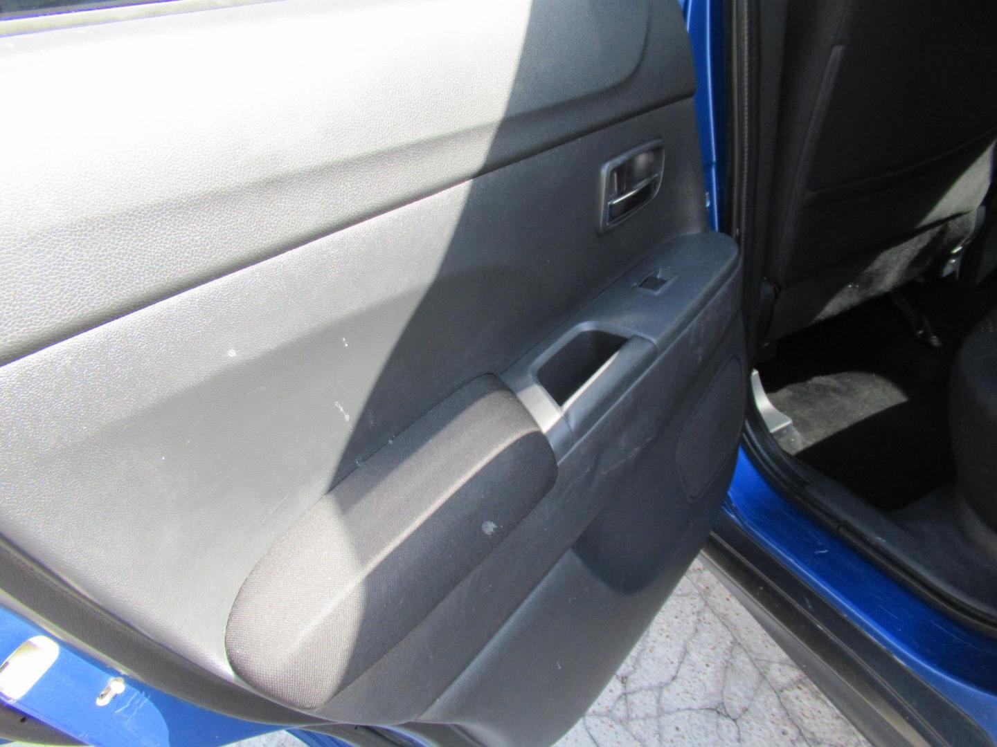 2016 BLUE /Black Mitsubishi Outlander Sport 2.4 ES CVT (JA4AP3AW9GZ) with an 2.4L L4 DOHC 16V engine, CVT transmission, located at 1511 North Shepherd Dr., Houston, TX, 77008, (281) 657-1221, 29.798361, -95.412560 - 2016 MITSUBISHI OUTLANDER SPORT 2.4 ES VIN: JA4AP3AW9GZ043787 J A 4 A P 3 A W 9 G Z 0 4 3 7 8 7 4 DOOR WAGON/SPORT UTILITY 2.4L I4 F DOHC 16V GASOLINE FRONT WHEEL DRIVE - Photo#8