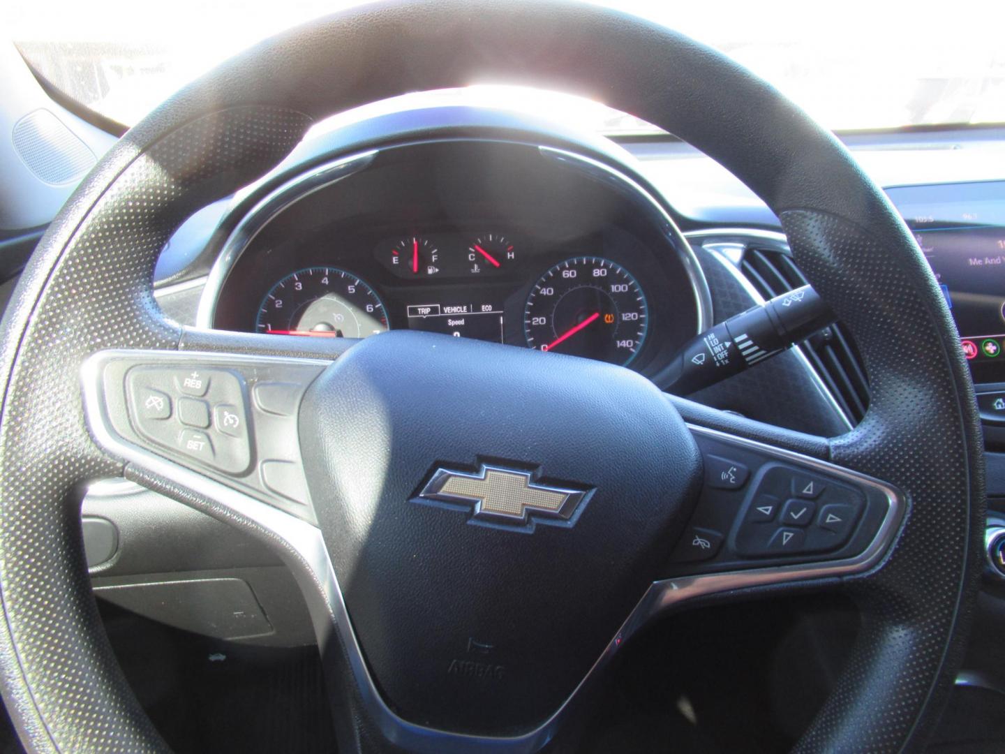 2020 Chevrolet Malibu LT (1G1ZD5ST2LF) with an 1.5L L4 DOHC 16V engine, 6A transmission, located at 1511 North Shepherd Dr., Houston, TX, 77008, (281) 657-1221, 29.798361, -95.412560 - 2020 CHEVROLET MALIBU LT VIN: 1G1ZD5ST2LF007297 1 G 1 Z D 5 S T 2 L F 0 0 7 2 9 7 SEDAN 4 DR 1.5L I4 F DOHC 16V GASOLINE FRONT WHEEL DRIVE - Photo#3