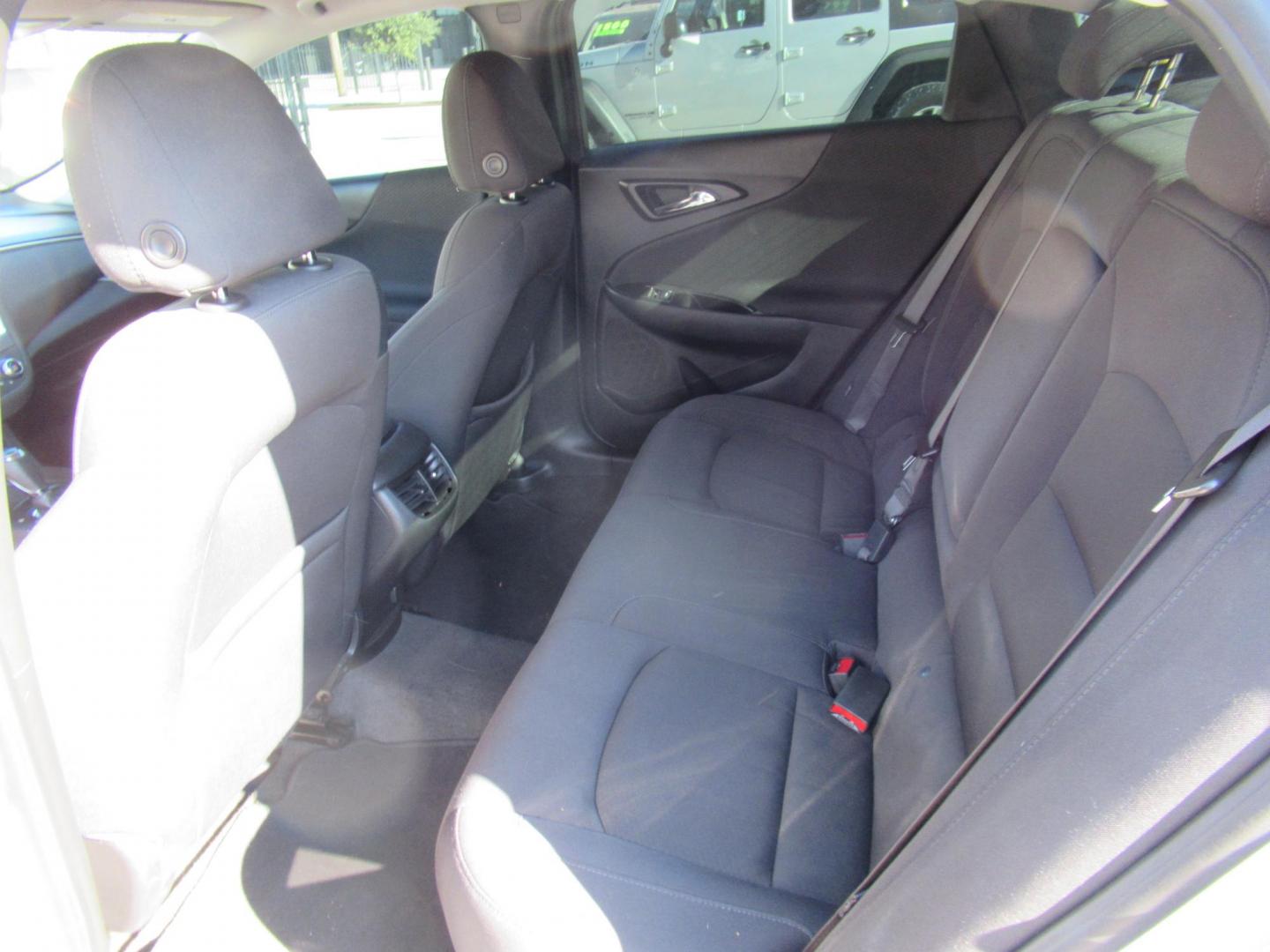 2020 Chevrolet Malibu LT (1G1ZD5ST2LF) with an 1.5L L4 DOHC 16V engine, 6A transmission, located at 1511 North Shepherd Dr., Houston, TX, 77008, (281) 657-1221, 29.798361, -95.412560 - 2020 CHEVROLET MALIBU LT VIN: 1G1ZD5ST2LF007297 1 G 1 Z D 5 S T 2 L F 0 0 7 2 9 7 SEDAN 4 DR 1.5L I4 F DOHC 16V GASOLINE FRONT WHEEL DRIVE - Photo#7