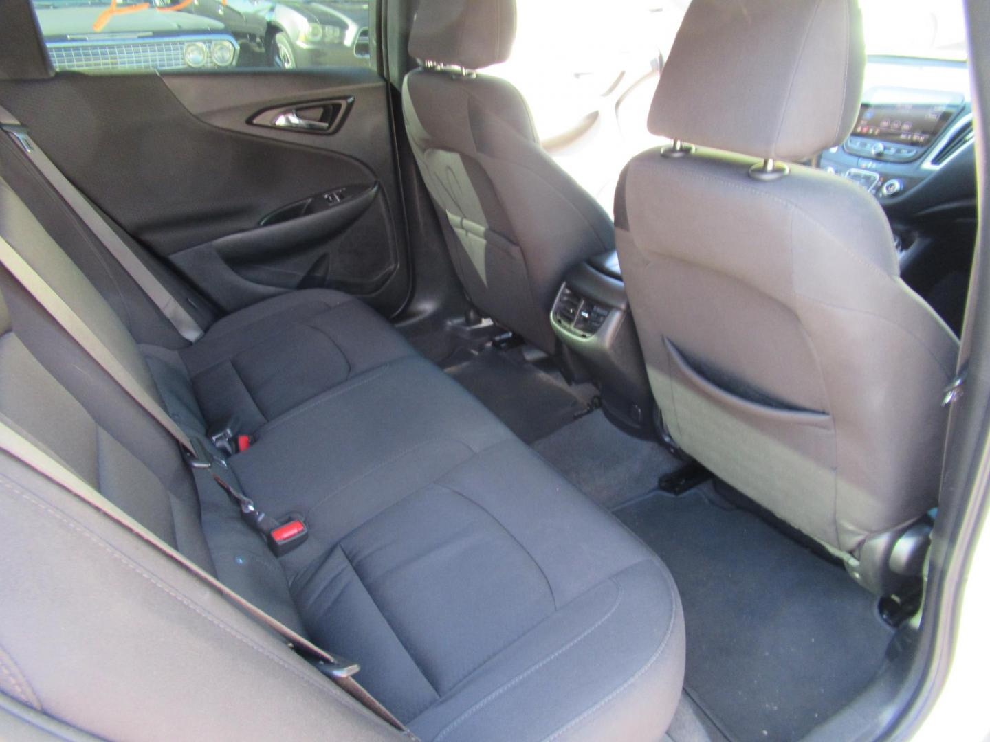 2020 Chevrolet Malibu LT (1G1ZD5ST2LF) with an 1.5L L4 DOHC 16V engine, 6A transmission, located at 1511 North Shepherd Dr., Houston, TX, 77008, (281) 657-1221, 29.798361, -95.412560 - 2020 CHEVROLET MALIBU LT VIN: 1G1ZD5ST2LF007297 1 G 1 Z D 5 S T 2 L F 0 0 7 2 9 7 SEDAN 4 DR 1.5L I4 F DOHC 16V GASOLINE FRONT WHEEL DRIVE - Photo#9