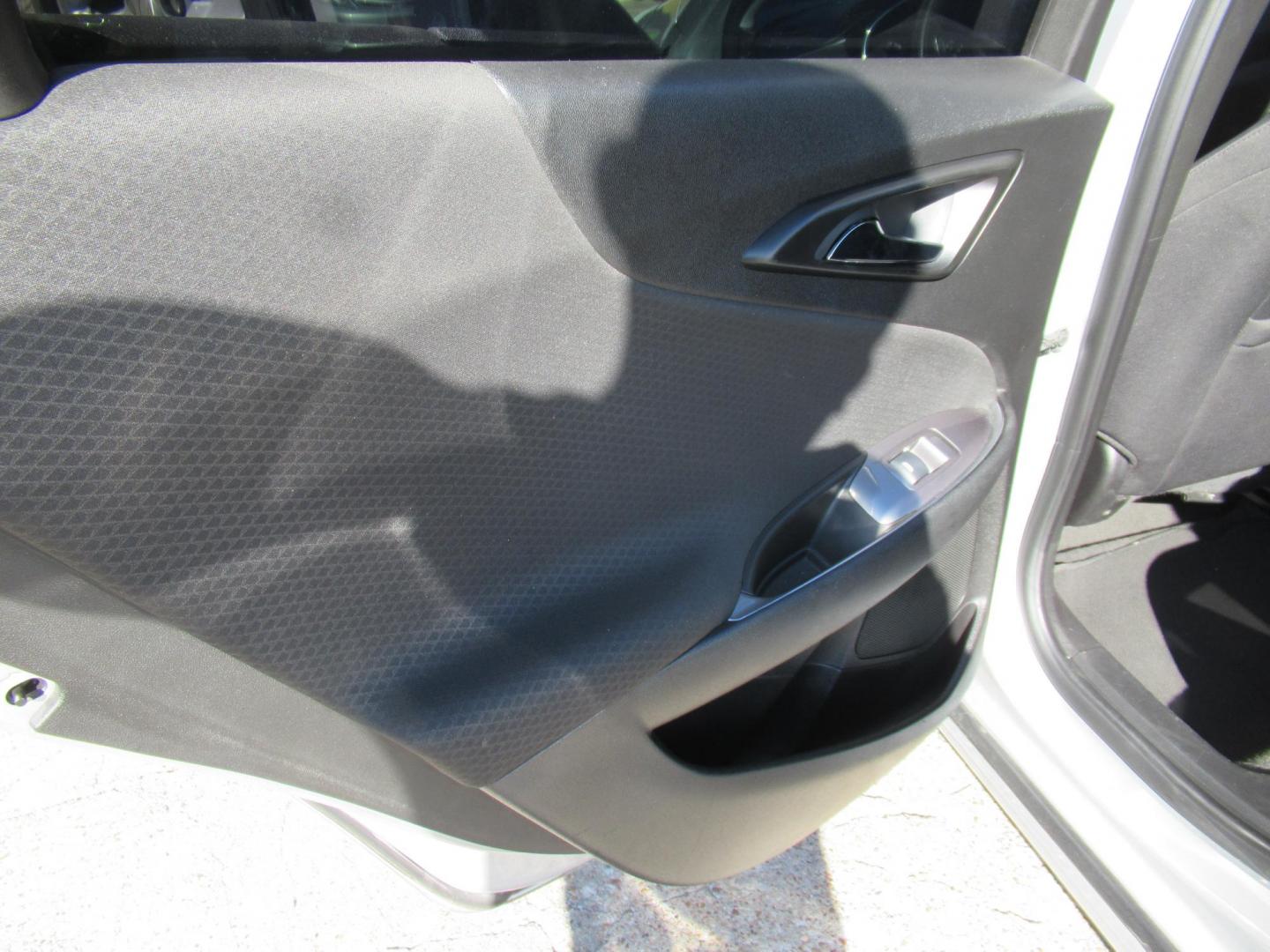 2020 Chevrolet Malibu LT (1G1ZD5ST2LF) with an 1.5L L4 DOHC 16V engine, 6A transmission, located at 1511 North Shepherd Dr., Houston, TX, 77008, (281) 657-1221, 29.798361, -95.412560 - 2020 CHEVROLET MALIBU LT VIN: 1G1ZD5ST2LF007297 1 G 1 Z D 5 S T 2 L F 0 0 7 2 9 7 SEDAN 4 DR 1.5L I4 F DOHC 16V GASOLINE FRONT WHEEL DRIVE - Photo#8