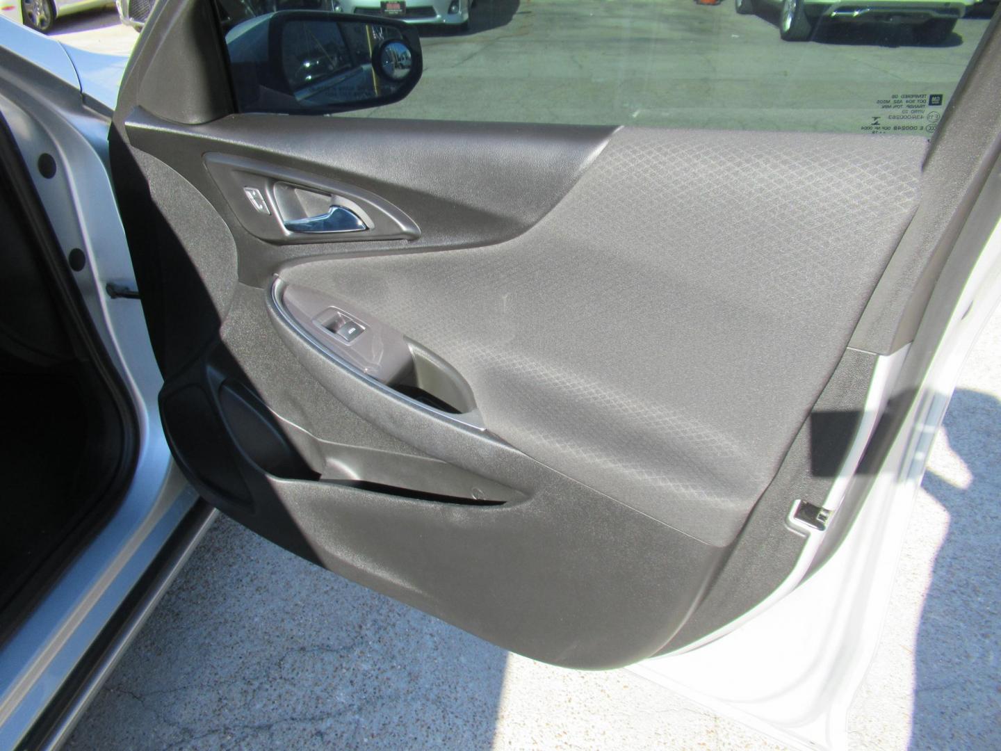 2020 Chevrolet Malibu LT (1G1ZD5ST2LF) with an 1.5L L4 DOHC 16V engine, 6A transmission, located at 1511 North Shepherd Dr., Houston, TX, 77008, (281) 657-1221, 29.798361, -95.412560 - 2020 CHEVROLET MALIBU LT VIN: 1G1ZD5ST2LF007297 1 G 1 Z D 5 S T 2 L F 0 0 7 2 9 7 SEDAN 4 DR 1.5L I4 F DOHC 16V GASOLINE FRONT WHEEL DRIVE - Photo#12