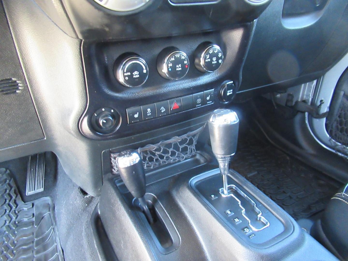 2014 Silver /Black Jeep Wrangler Unlimited Rubicon 4WD (1C4BJWFG2EL) with an 3.6L V6 DOHC 24V FFV engine, Automatic transmission, located at 1511 North Shepherd Dr., Houston, TX, 77008, (281) 657-1221, 29.798361, -95.412560 - 2014 JEEP WRANGLER UNLIMITED RUBICON VIN: 1C4BJWFG2EL325106 1 C 4 B J W F G 2 E L 3 2 5 1 0 6 4 DOOR WAGON/SPORT UTILITY 3.6L V6 F DOHC 24V GASOLINE REAR WHEEL DRIVE W/ 4X4 - Photo#4