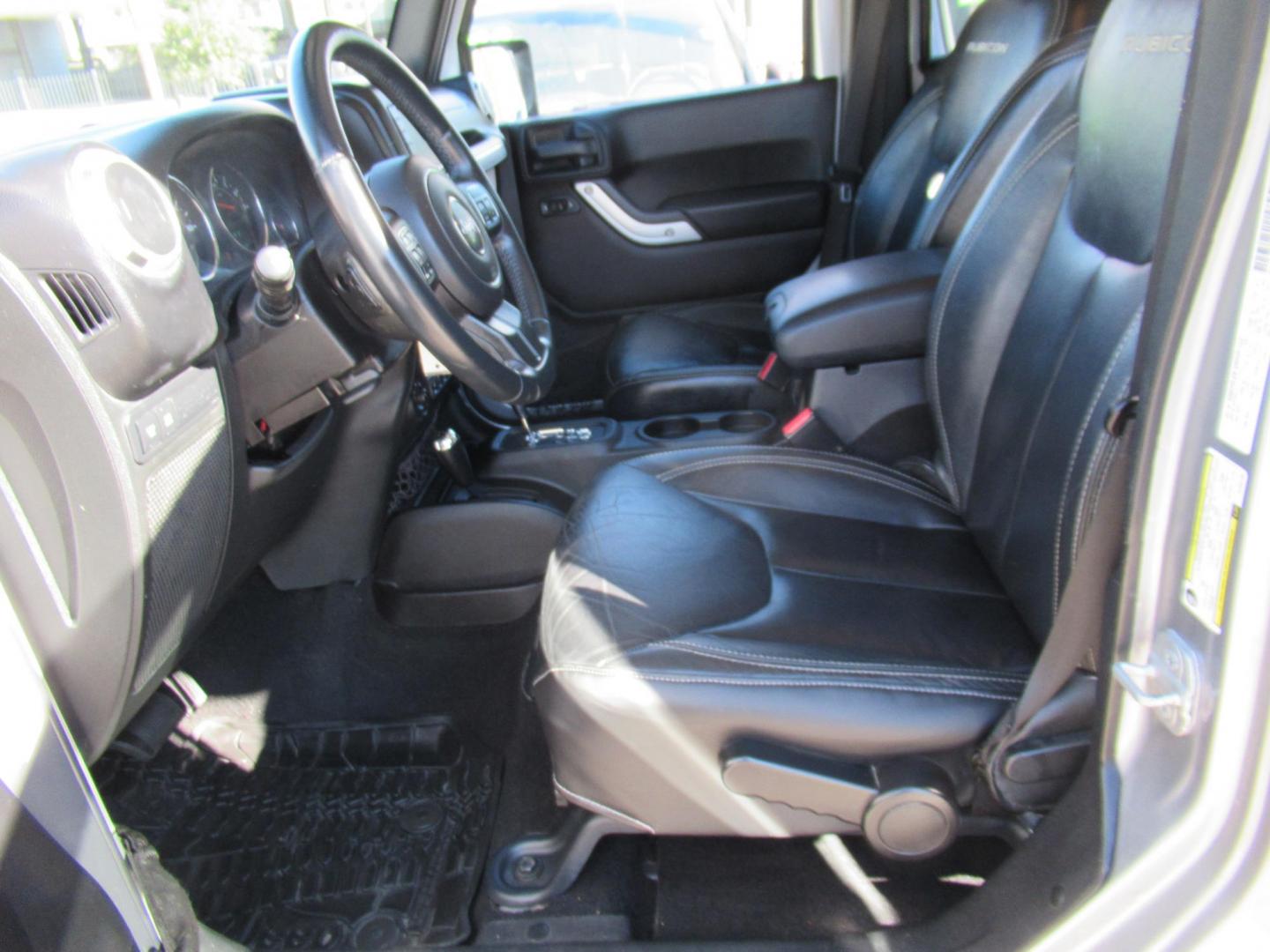 2014 Silver /Black Jeep Wrangler Unlimited Rubicon 4WD (1C4BJWFG2EL) with an 3.6L V6 DOHC 24V FFV engine, Automatic transmission, located at 1511 North Shepherd Dr., Houston, TX, 77008, (281) 657-1221, 29.798361, -95.412560 - 2014 JEEP WRANGLER UNLIMITED RUBICON VIN: 1C4BJWFG2EL325106 1 C 4 B J W F G 2 E L 3 2 5 1 0 6 4 DOOR WAGON/SPORT UTILITY 3.6L V6 F DOHC 24V GASOLINE REAR WHEEL DRIVE W/ 4X4 - Photo#15