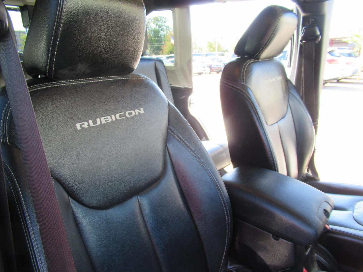 2014 Silver /Black Jeep Wrangler Unlimited Rubicon 4WD (1C4BJWFG2EL) with an 3.6L V6 DOHC 24V FFV engine, Automatic transmission, located at 1511 North Shepherd Dr., Houston, TX, 77008, (281) 657-1221, 29.798361, -95.412560 - 2014 JEEP WRANGLER UNLIMITED RUBICON VIN: 1C4BJWFG2EL325106 1 C 4 B J W F G 2 E L 3 2 5 1 0 6 4 DOOR WAGON/SPORT UTILITY 3.6L V6 F DOHC 24V GASOLINE REAR WHEEL DRIVE W/ 4X4 - Photo#20