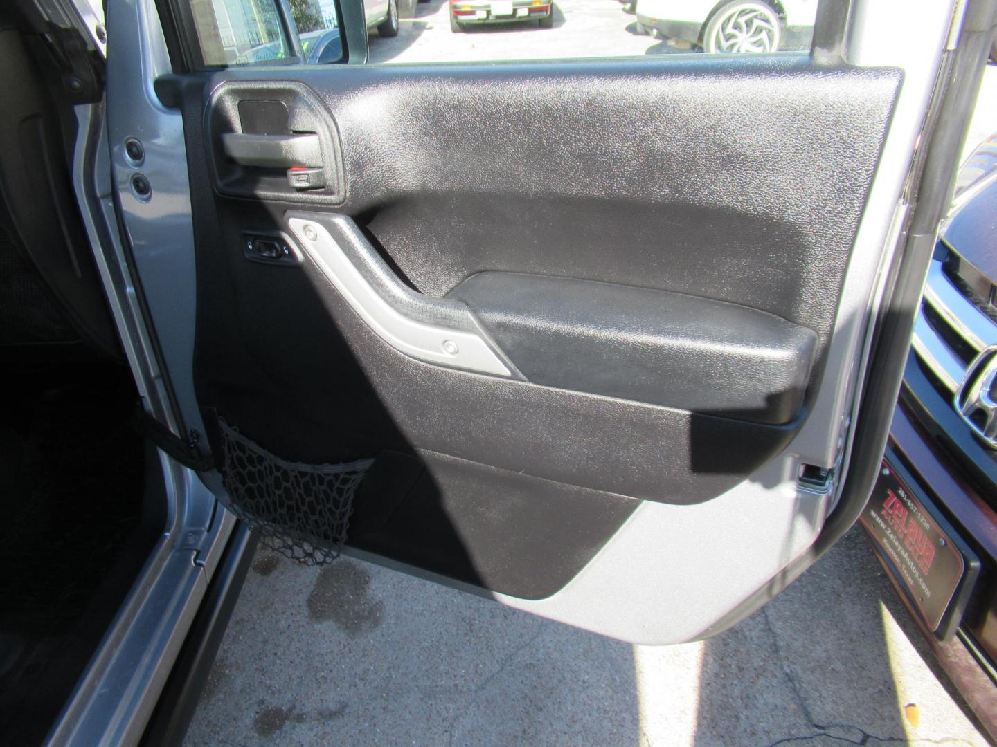 2014 Silver /Black Jeep Wrangler Unlimited Rubicon 4WD (1C4BJWFG2EL) with an 3.6L V6 DOHC 24V FFV engine, Automatic transmission, located at 1511 North Shepherd Dr., Houston, TX, 77008, (281) 657-1221, 29.798361, -95.412560 - 2014 JEEP WRANGLER UNLIMITED RUBICON VIN: 1C4BJWFG2EL325106 1 C 4 B J W F G 2 E L 3 2 5 1 0 6 4 DOOR WAGON/SPORT UTILITY 3.6L V6 F DOHC 24V GASOLINE REAR WHEEL DRIVE W/ 4X4 - Photo#22