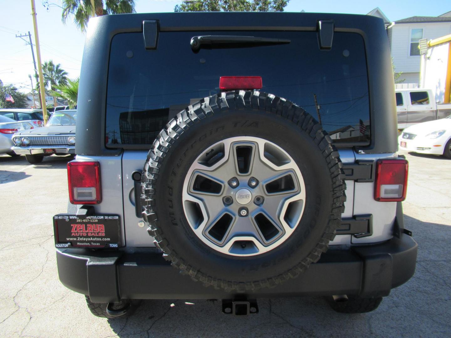 2014 Silver /Black Jeep Wrangler Unlimited Rubicon 4WD (1C4BJWFG2EL) with an 3.6L V6 DOHC 24V FFV engine, Automatic transmission, located at 1511 North Shepherd Dr., Houston, TX, 77008, (281) 657-1221, 29.798361, -95.412560 - 2014 JEEP WRANGLER UNLIMITED RUBICON VIN: 1C4BJWFG2EL325106 1 C 4 B J W F G 2 E L 3 2 5 1 0 6 4 DOOR WAGON/SPORT UTILITY 3.6L V6 F DOHC 24V GASOLINE REAR WHEEL DRIVE W/ 4X4 - Photo#30