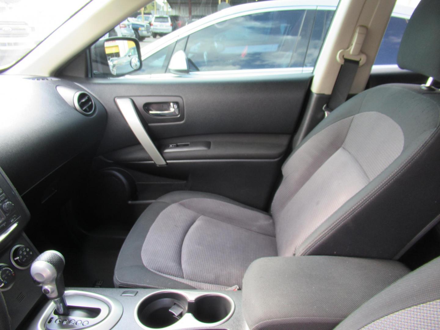 2012 BLUE /Gray Nissan Rogue S AWD (JN8AS5MV6CW) with an 2.5L L4 DOHC 16V engine, Continuously Variable Transmission transmission, located at 1511 North Shepherd Dr., Houston, TX, 77008, (281) 657-1221, 29.798361, -95.412560 - 2012 NISSAN ROGUE S VIN: JN8AS5MV6CW396927 J N 8 A S 5 M V 6 C W 3 9 6 9 2 7 4 DOOR WAGON/SPORT UTILITY 2.5L I4 F DOHC 16V GASOLINE ALL WHEEL DRIVE - Photo#2