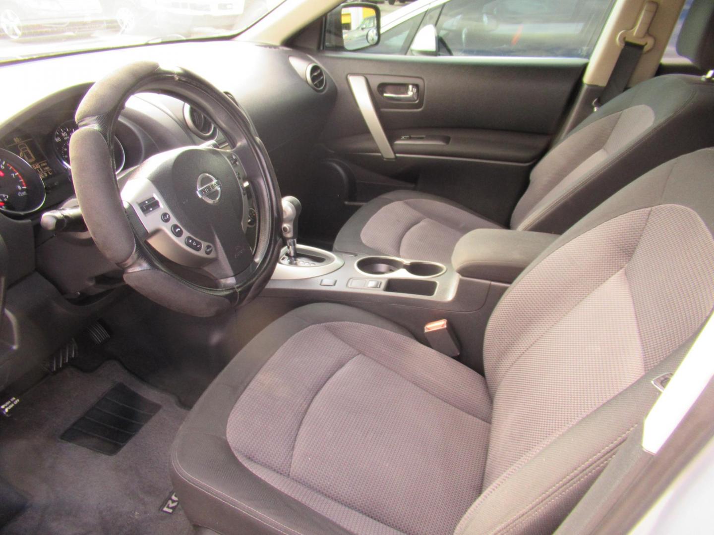 2012 BLUE /Gray Nissan Rogue S AWD (JN8AS5MV6CW) with an 2.5L L4 DOHC 16V engine, Continuously Variable Transmission transmission, located at 1511 North Shepherd Dr., Houston, TX, 77008, (281) 657-1221, 29.798361, -95.412560 - 2012 NISSAN ROGUE S VIN: JN8AS5MV6CW396927 J N 8 A S 5 M V 6 C W 3 9 6 9 2 7 4 DOOR WAGON/SPORT UTILITY 2.5L I4 F DOHC 16V GASOLINE ALL WHEEL DRIVE - Photo#5