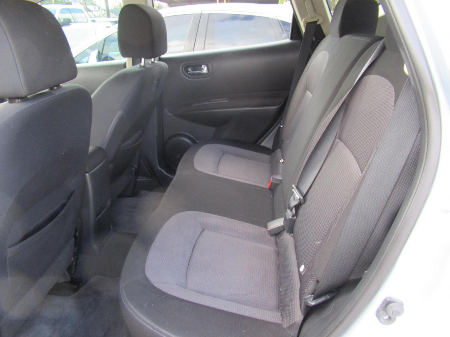 2012 BLUE /Gray Nissan Rogue S AWD (JN8AS5MV6CW) with an 2.5L L4 DOHC 16V engine, Continuously Variable Transmission transmission, located at 1511 North Shepherd Dr., Houston, TX, 77008, (281) 657-1221, 29.798361, -95.412560 - 2012 NISSAN ROGUE S VIN: JN8AS5MV6CW396927 J N 8 A S 5 M V 6 C W 3 9 6 9 2 7 4 DOOR WAGON/SPORT UTILITY 2.5L I4 F DOHC 16V GASOLINE ALL WHEEL DRIVE - Photo#7