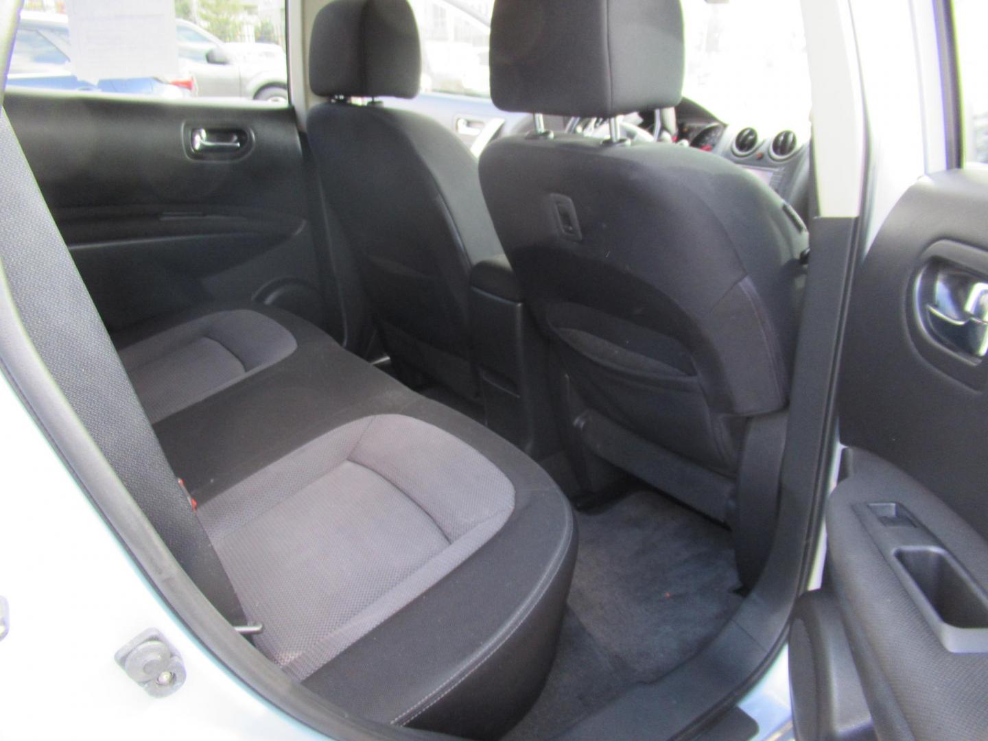 2012 BLUE /Gray Nissan Rogue S AWD (JN8AS5MV6CW) with an 2.5L L4 DOHC 16V engine, Continuously Variable Transmission transmission, located at 1511 North Shepherd Dr., Houston, TX, 77008, (281) 657-1221, 29.798361, -95.412560 - 2012 NISSAN ROGUE S VIN: JN8AS5MV6CW396927 J N 8 A S 5 M V 6 C W 3 9 6 9 2 7 4 DOOR WAGON/SPORT UTILITY 2.5L I4 F DOHC 16V GASOLINE ALL WHEEL DRIVE - Photo#10