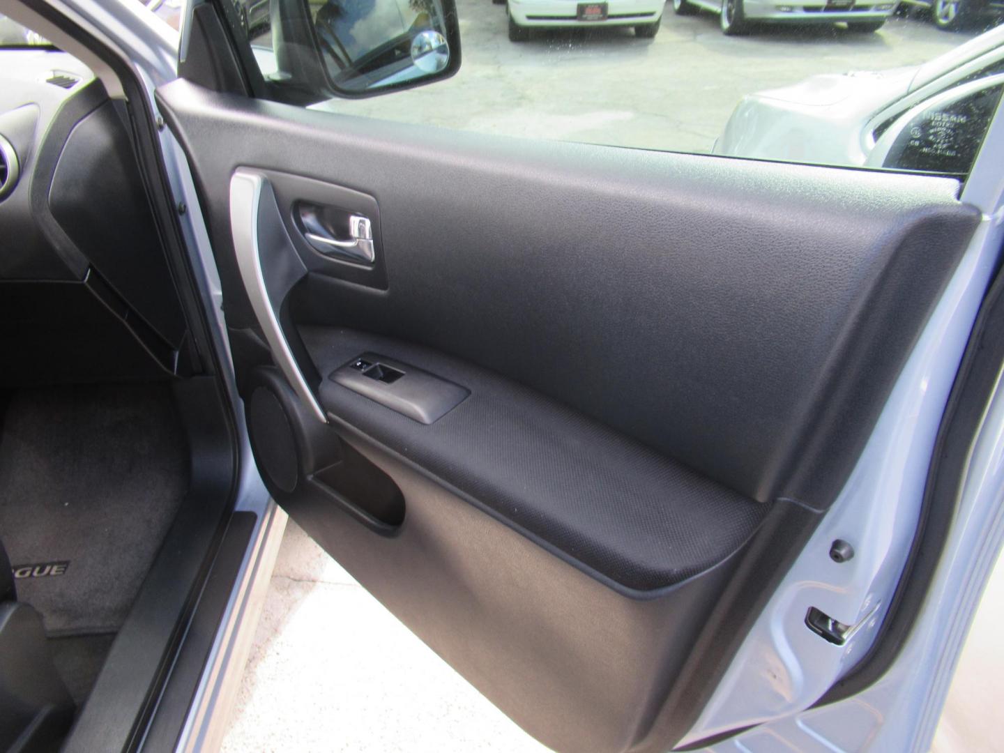 2012 BLUE /Gray Nissan Rogue S AWD (JN8AS5MV6CW) with an 2.5L L4 DOHC 16V engine, Continuously Variable Transmission transmission, located at 1511 North Shepherd Dr., Houston, TX, 77008, (281) 657-1221, 29.798361, -95.412560 - 2012 NISSAN ROGUE S VIN: JN8AS5MV6CW396927 J N 8 A S 5 M V 6 C W 3 9 6 9 2 7 4 DOOR WAGON/SPORT UTILITY 2.5L I4 F DOHC 16V GASOLINE ALL WHEEL DRIVE - Photo#13