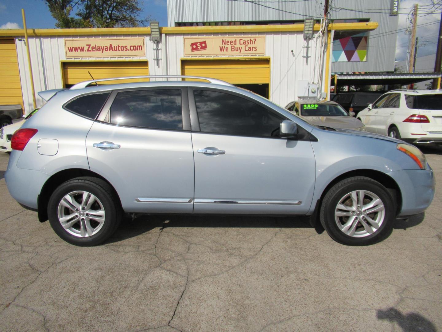 2012 BLUE /Gray Nissan Rogue S AWD (JN8AS5MV6CW) with an 2.5L L4 DOHC 16V engine, Continuously Variable Transmission transmission, located at 1511 North Shepherd Dr., Houston, TX, 77008, (281) 657-1221, 29.798361, -95.412560 - 2012 NISSAN ROGUE S VIN: JN8AS5MV6CW396927 J N 8 A S 5 M V 6 C W 3 9 6 9 2 7 4 DOOR WAGON/SPORT UTILITY 2.5L I4 F DOHC 16V GASOLINE ALL WHEEL DRIVE - Photo#17