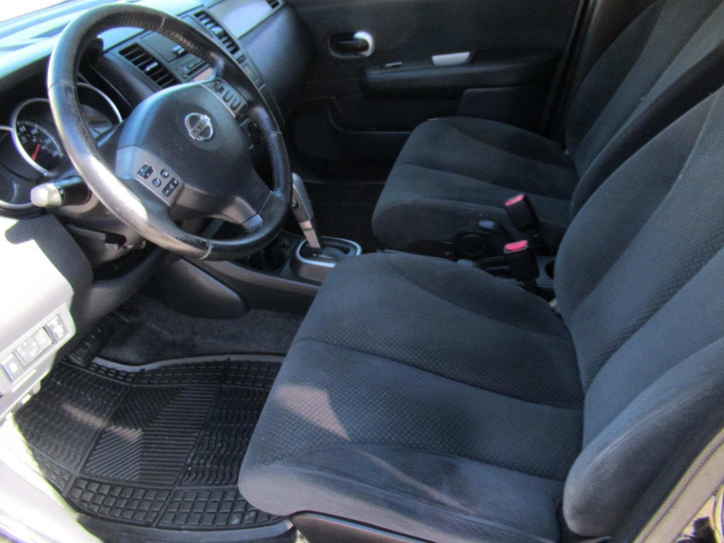 2012 Black /Black Nissan Versa 1.8 SL Hatchback (3N1BC1CP0CK) with an 1.8L L4 DOHC 16V engine, Continuously Variable Transmission transmission, located at 1511 North Shepherd Dr., Houston, TX, 77008, (281) 657-1221, 29.798361, -95.412560 - 2012 NISSAN VERSA 1.8 S VIN: 3N1BC1CP0CK257268 3 N 1 B C 1 C P 0 C K 2 5 7 2 6 8 HATCHBACK 4 DR 1.8L I4 F DOHC 16V GASOLINE FRONT WHEEL DRIVE - Photo#3