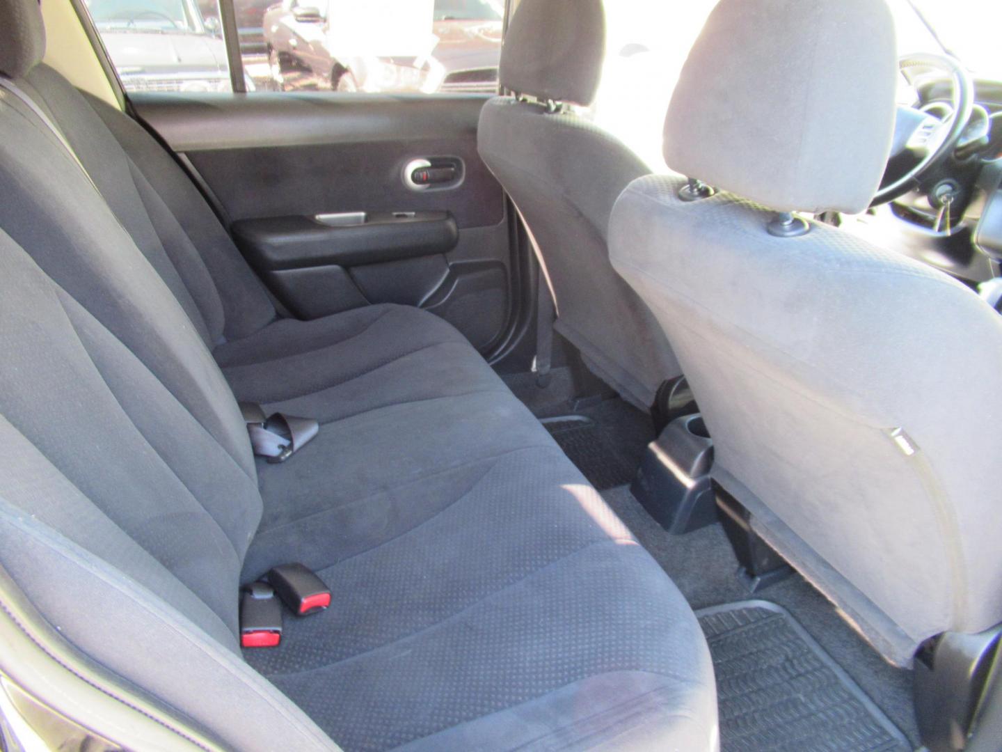 2012 Black /Black Nissan Versa 1.8 SL Hatchback (3N1BC1CP0CK) with an 1.8L L4 DOHC 16V engine, Continuously Variable Transmission transmission, located at 1511 North Shepherd Dr., Houston, TX, 77008, (281) 657-1221, 29.798361, -95.412560 - 2012 NISSAN VERSA 1.8 S VIN: 3N1BC1CP0CK257268 3 N 1 B C 1 C P 0 C K 2 5 7 2 6 8 HATCHBACK 4 DR 1.8L I4 F DOHC 16V GASOLINE FRONT WHEEL DRIVE - Photo#9