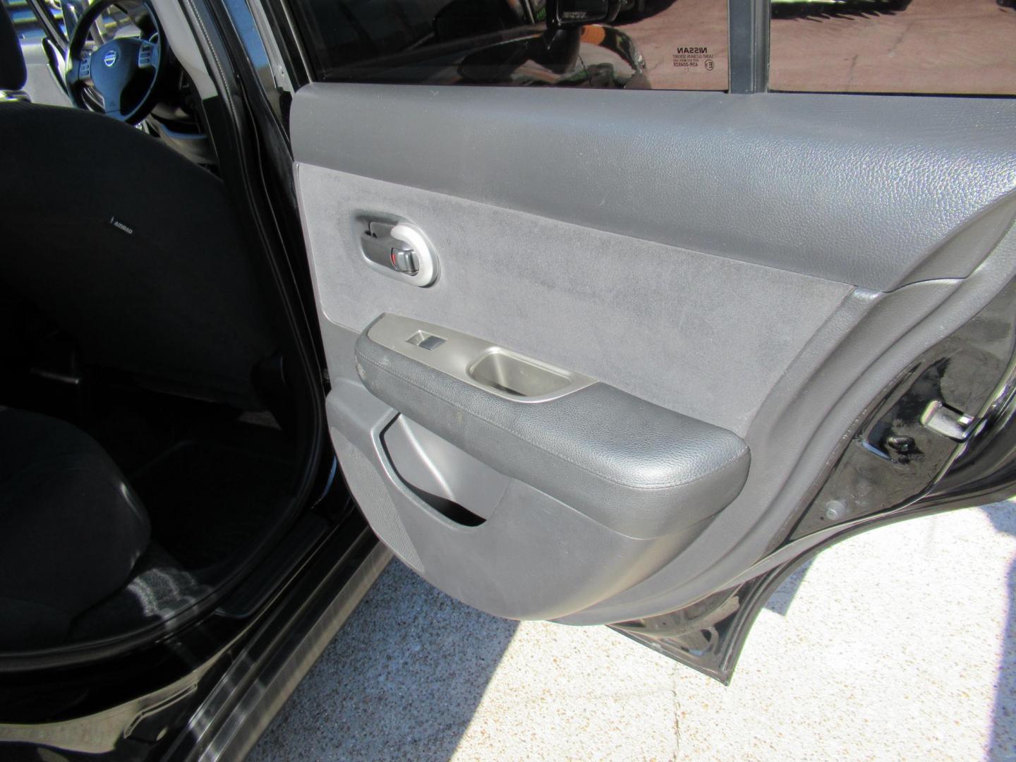 2012 Black /Black Nissan Versa 1.8 SL Hatchback (3N1BC1CP0CK) with an 1.8L L4 DOHC 16V engine, Continuously Variable Transmission transmission, located at 1511 North Shepherd Dr., Houston, TX, 77008, (281) 657-1221, 29.798361, -95.412560 - 2012 NISSAN VERSA 1.8 S VIN: 3N1BC1CP0CK257268 3 N 1 B C 1 C P 0 C K 2 5 7 2 6 8 HATCHBACK 4 DR 1.8L I4 F DOHC 16V GASOLINE FRONT WHEEL DRIVE - Photo#10