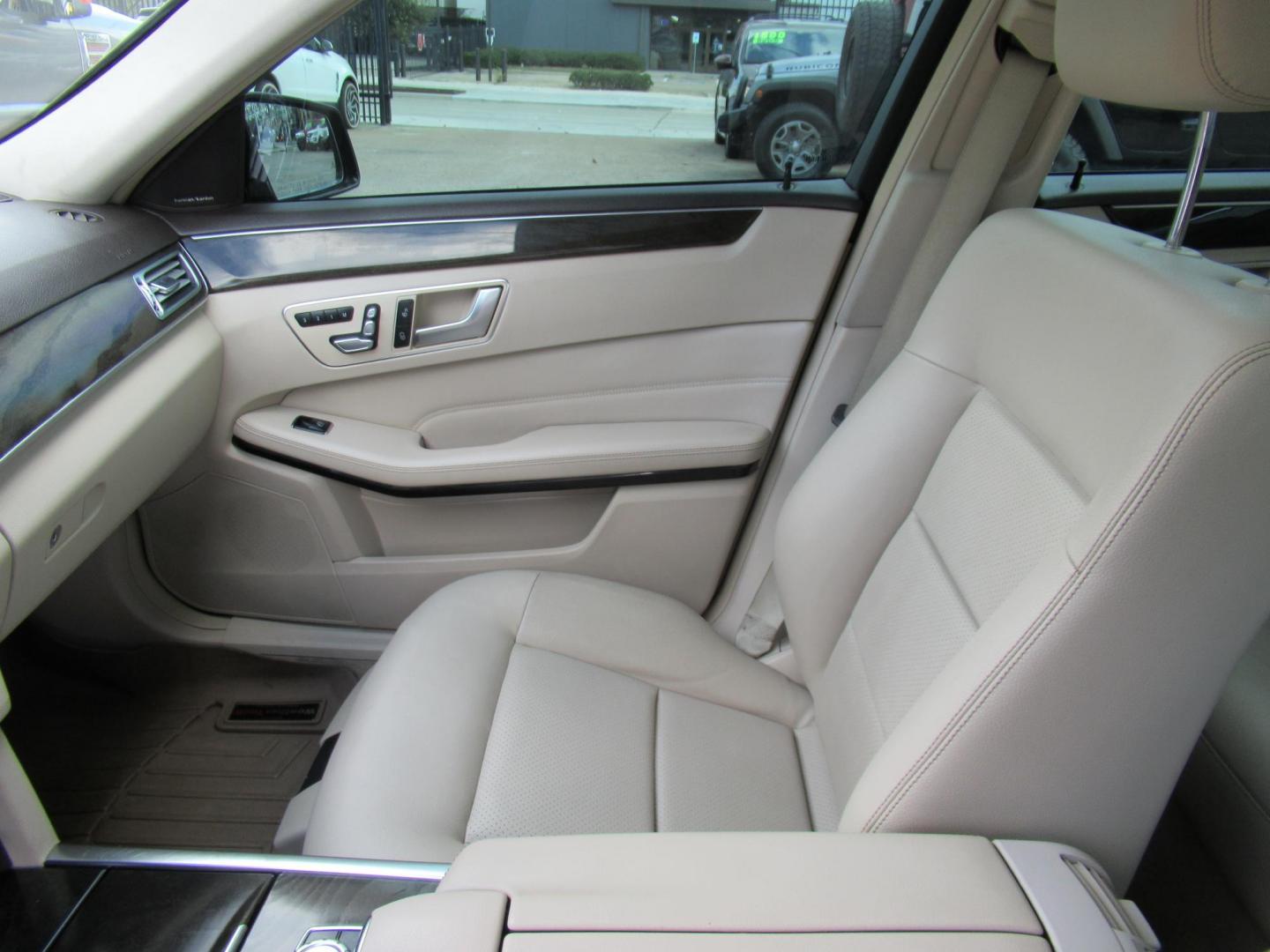 2014 Black /Gray Mercedes-Benz E-Class E350 4MATIC Sedan (WDDHF8JB4EA) with an 3.5L V6 DOHC 24V engine, 7-Speed Automatic transmission, located at 1511 North Shepherd Dr., Houston, TX, 77008, (281) 657-1221, 29.798361, -95.412560 - 2014 MERCEDES-BENZ E-CLASS E 350 SPORT 4MATIC VIN: WDDHF8JB4EA868946 W D D H F 8 J B 4 E A 8 6 8 9 4 6 SEDAN 4 DR 3.5L V6 F DOHC 24V GASOLINE ALL WHEEL DRIVE- Photo#2