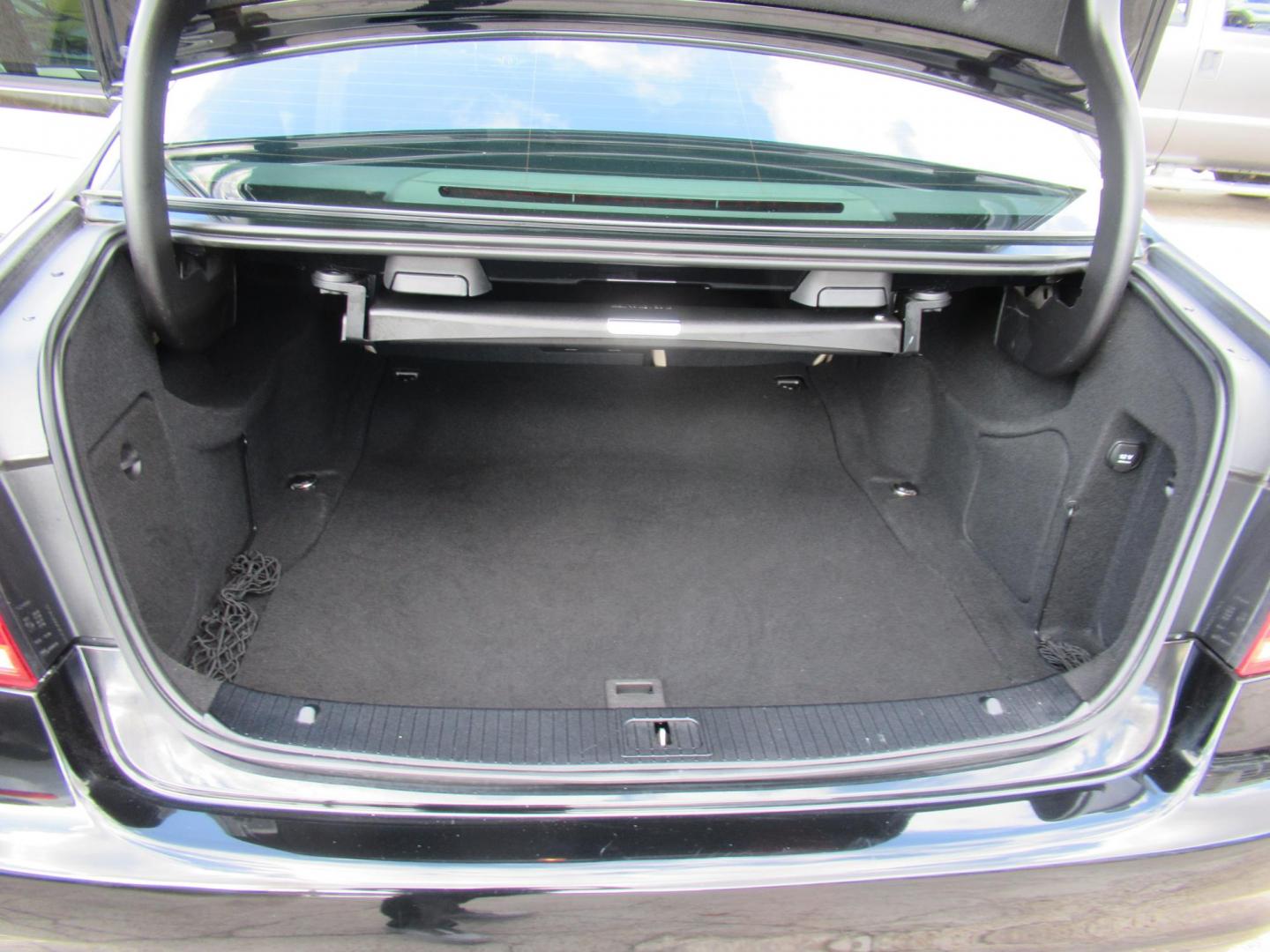 2014 Black /Gray Mercedes-Benz E-Class E350 4MATIC Sedan (WDDHF8JB4EA) with an 3.5L V6 DOHC 24V engine, 7-Speed Automatic transmission, located at 1511 North Shepherd Dr., Houston, TX, 77008, (281) 657-1221, 29.798361, -95.412560 - 2014 MERCEDES-BENZ E-CLASS E 350 SPORT 4MATIC VIN: WDDHF8JB4EA868946 W D D H F 8 J B 4 E A 8 6 8 9 4 6 SEDAN 4 DR 3.5L V6 F DOHC 24V GASOLINE ALL WHEEL DRIVE - Photo#9